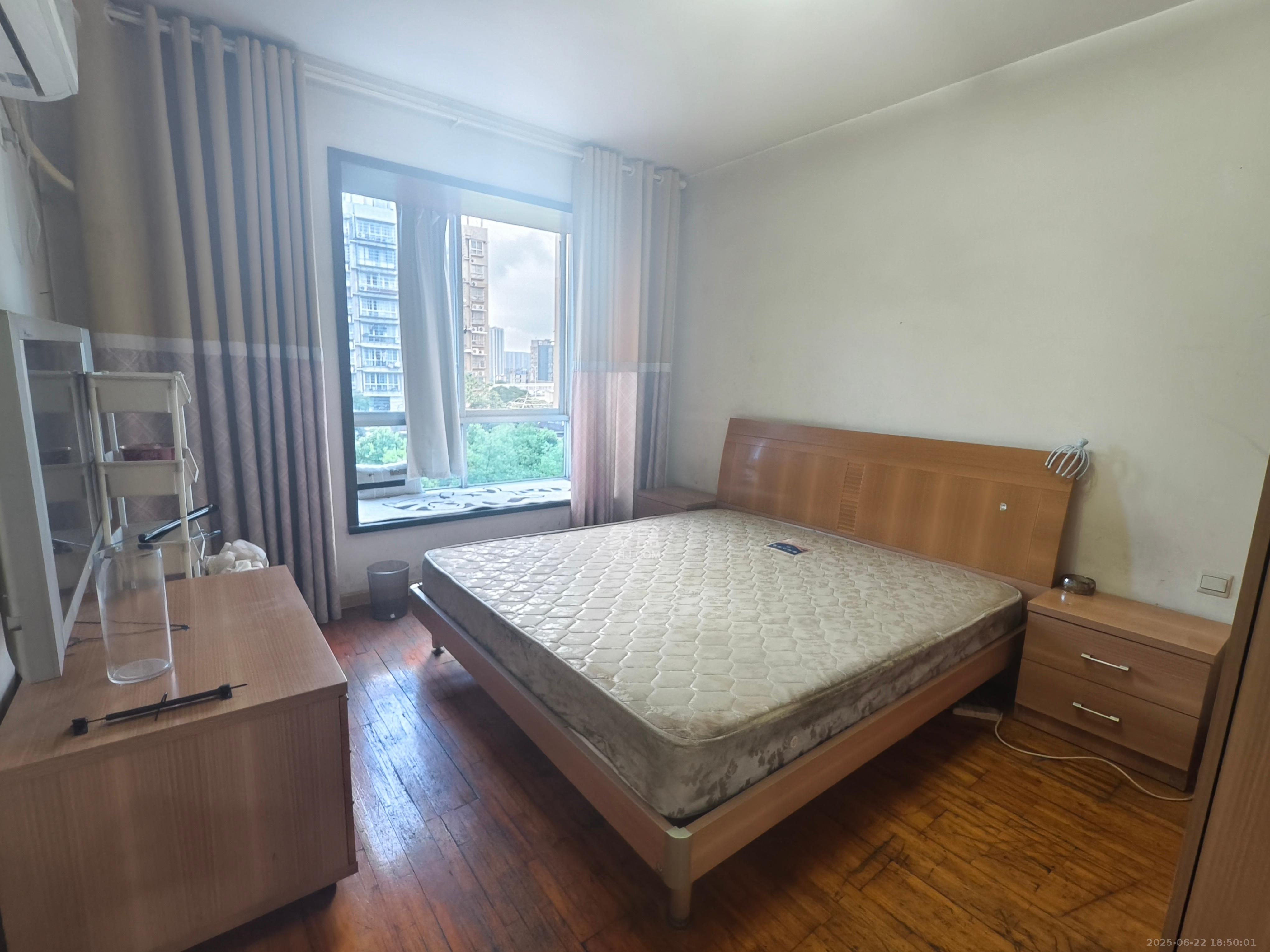 翡翠林居 3室2厅2卫 1600.0元/月 翡翠林居 3室2厅2卫 1600.0元/月室内图