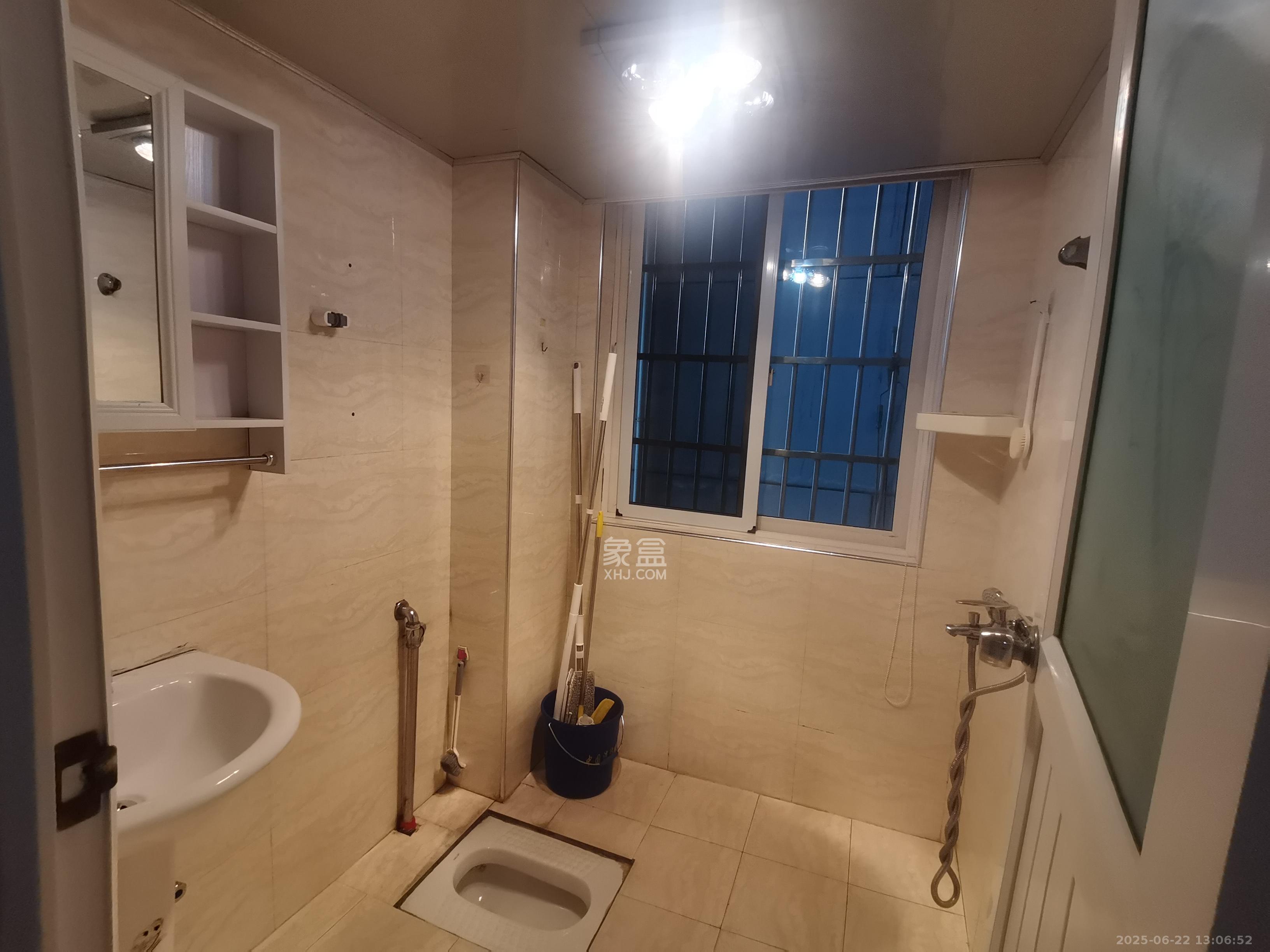 警苑星城 1室2厅1卫 1800.0元/月 警苑星城 1室2厅1卫 1800.0元/月室内图