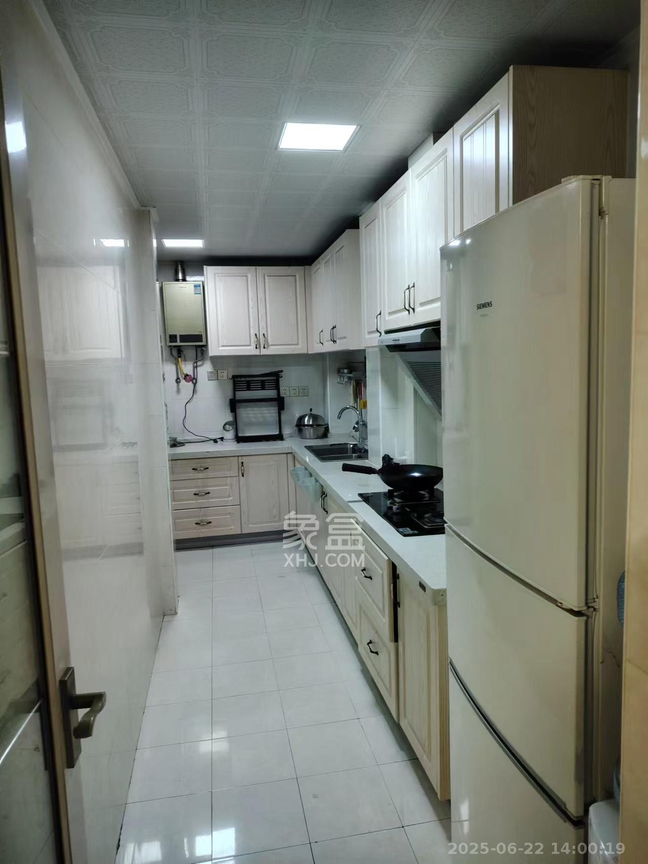 新城新世界一二三期  2室2厅1卫    2800.0元/月室内图