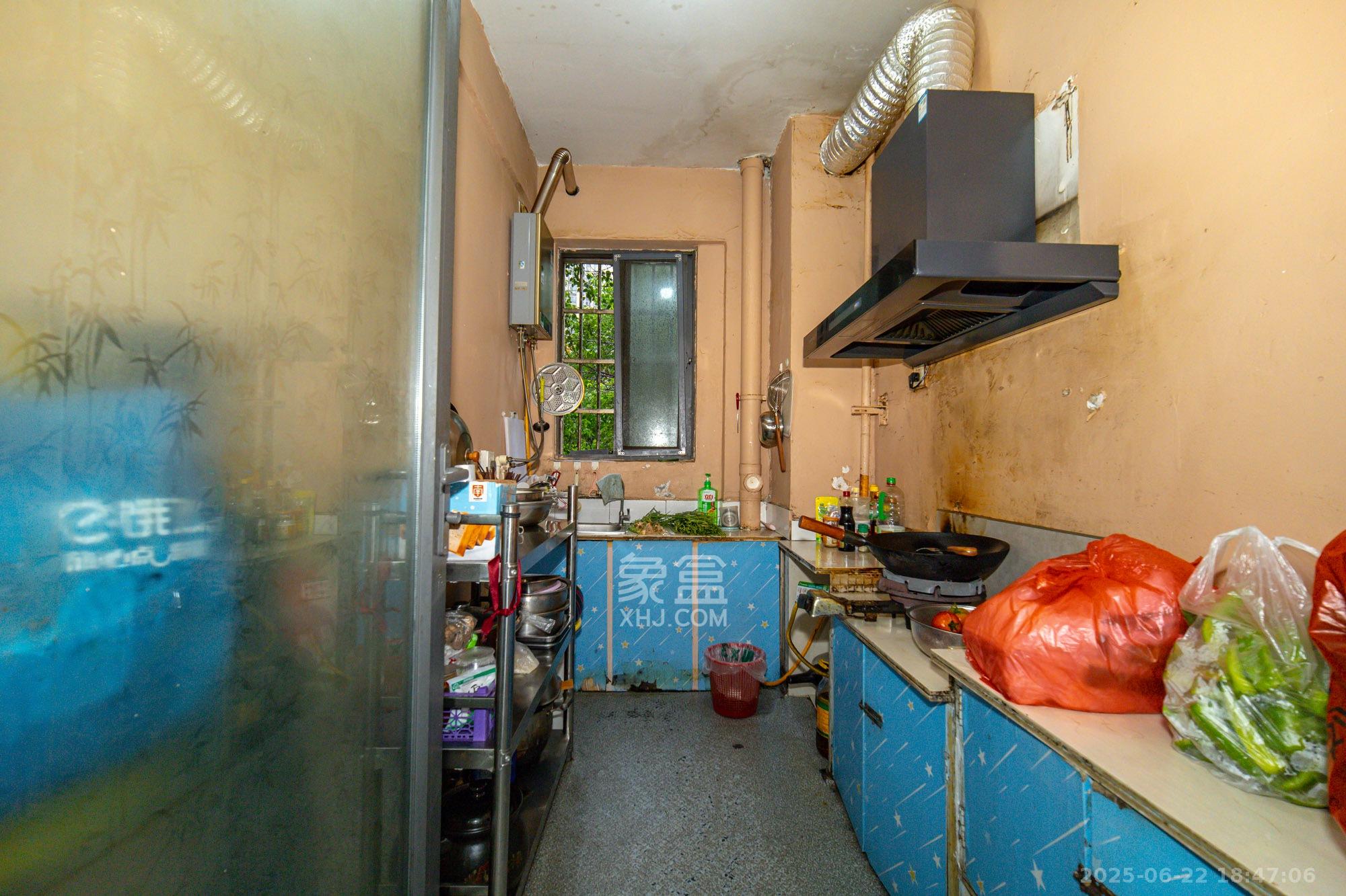 华润凤凰城二期  3室2厅2卫    66.0万厨房