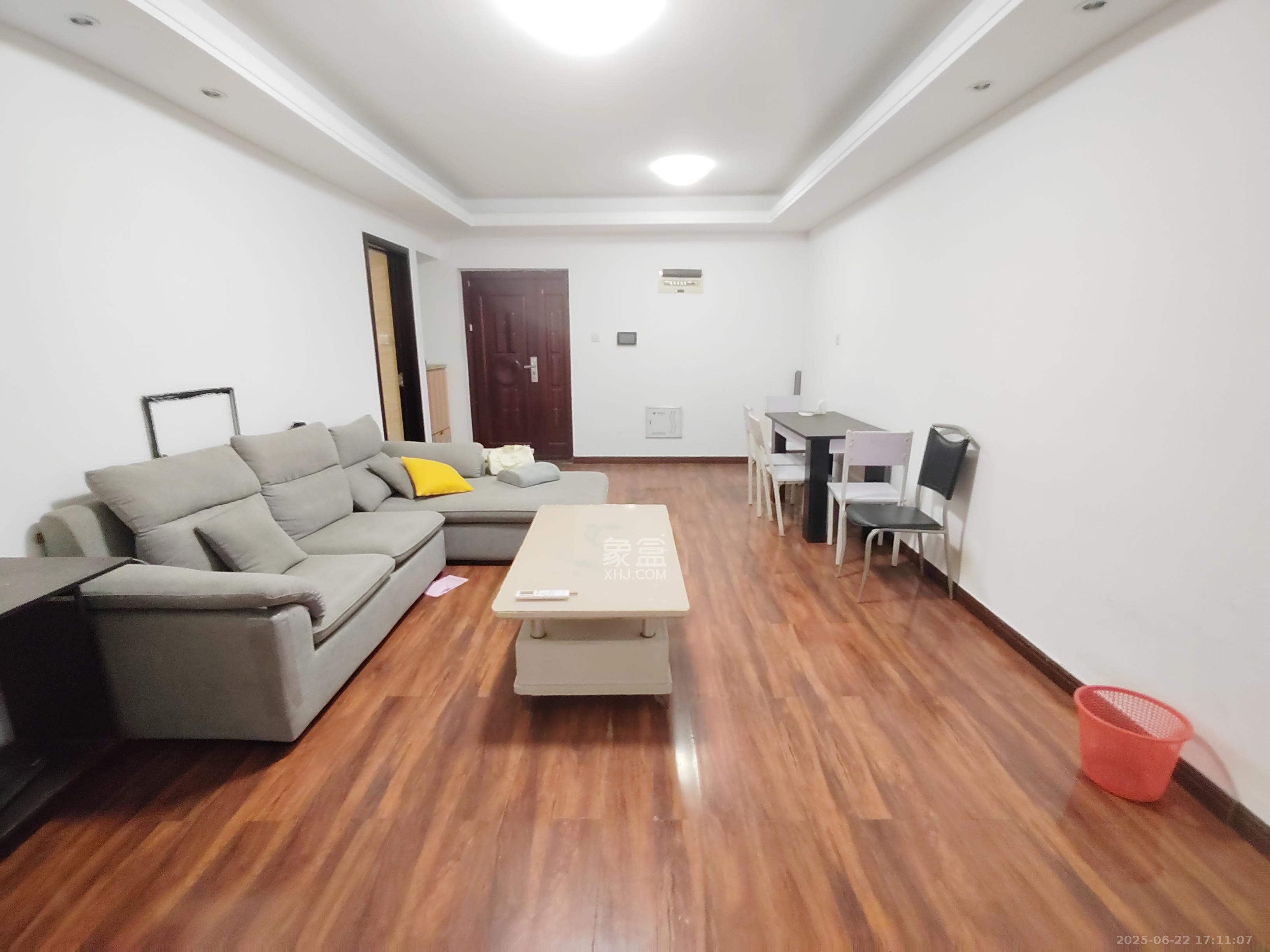 绿地中央广场  3室2厅1卫    2800.0元/月 绿地中央广场  3室2厅1卫    2800.0元/月室内图