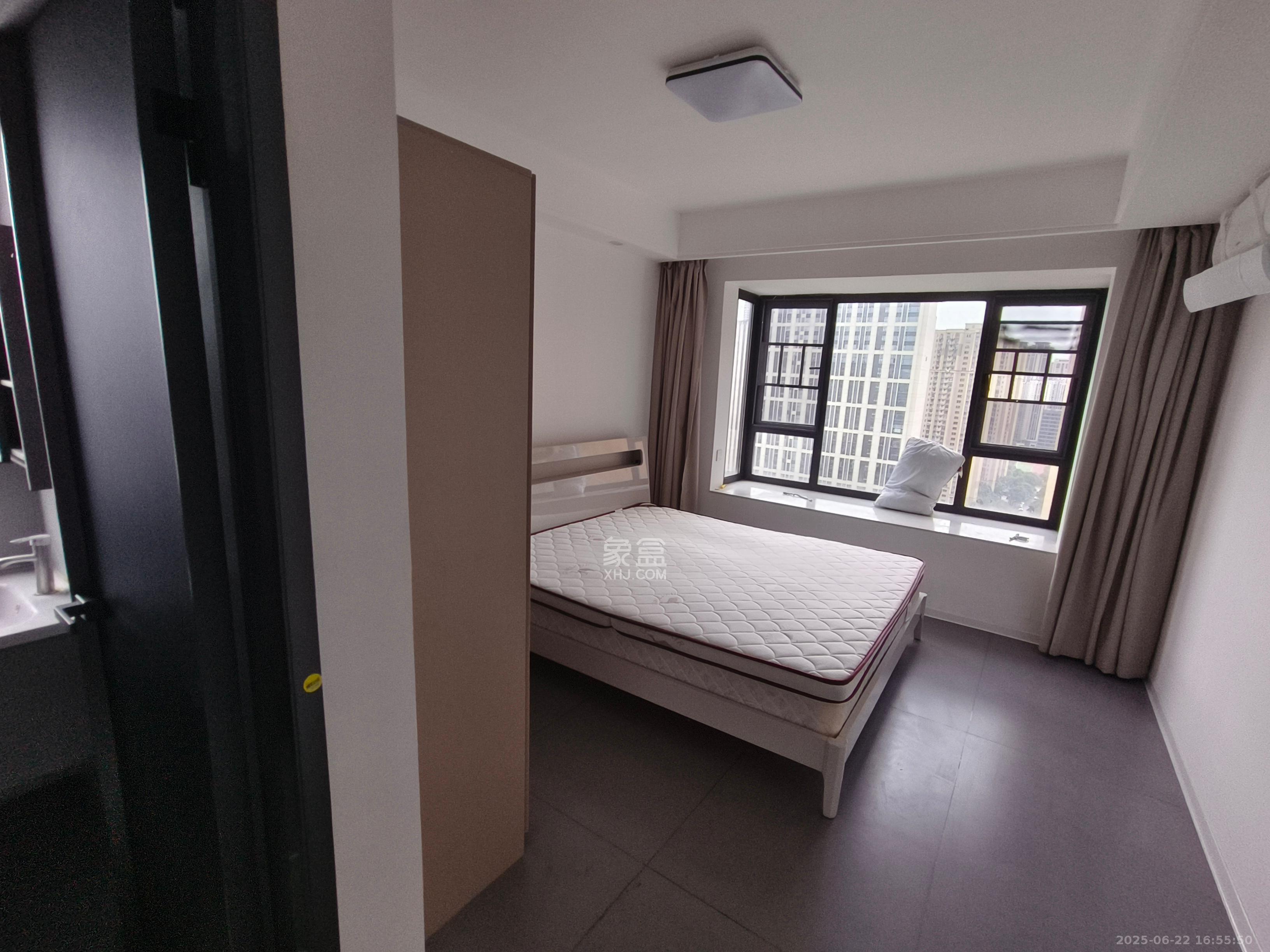 好莱城(弘德西街) 3室2厅2卫 3200.0元/月 好莱城(弘德西街) 3室2厅2卫 3200.0元/月室内图