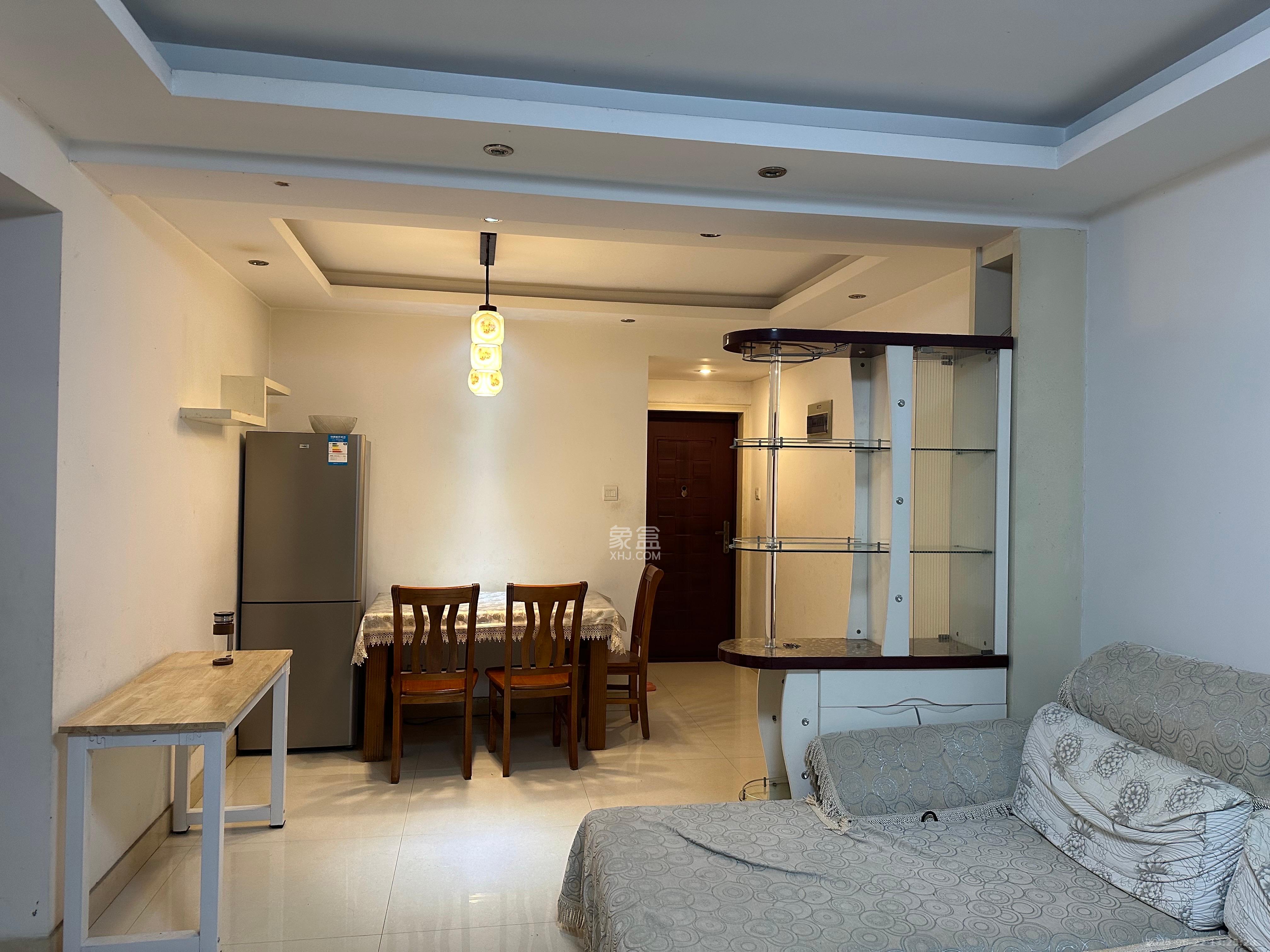 蝴蝶谷 1室2厅1卫 1600.0元/月 蝴蝶谷 1室2厅1卫 1600.0元/月室内图