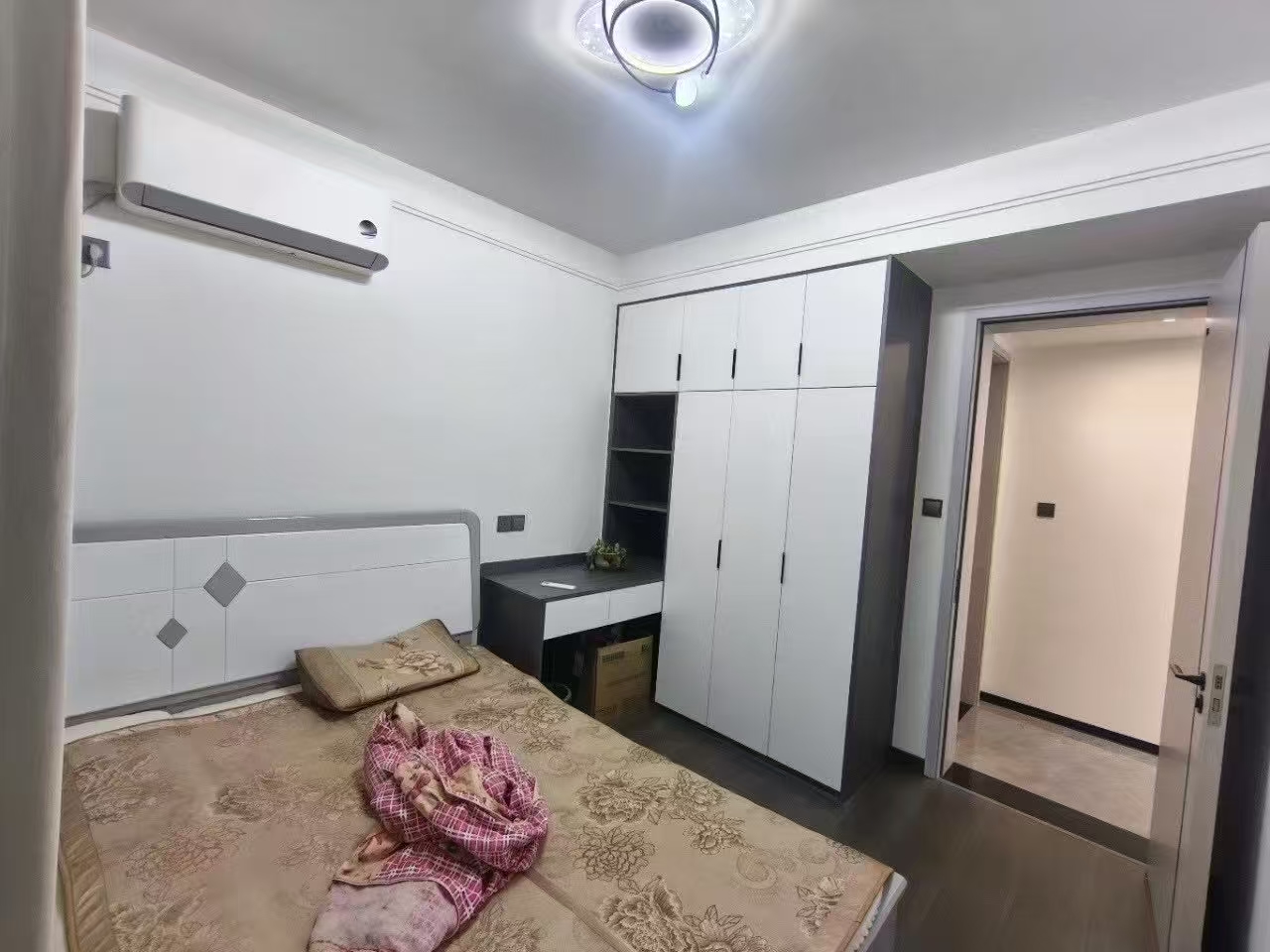 荣盛中央御府  3室2厅2卫   1800.00元/月室内图