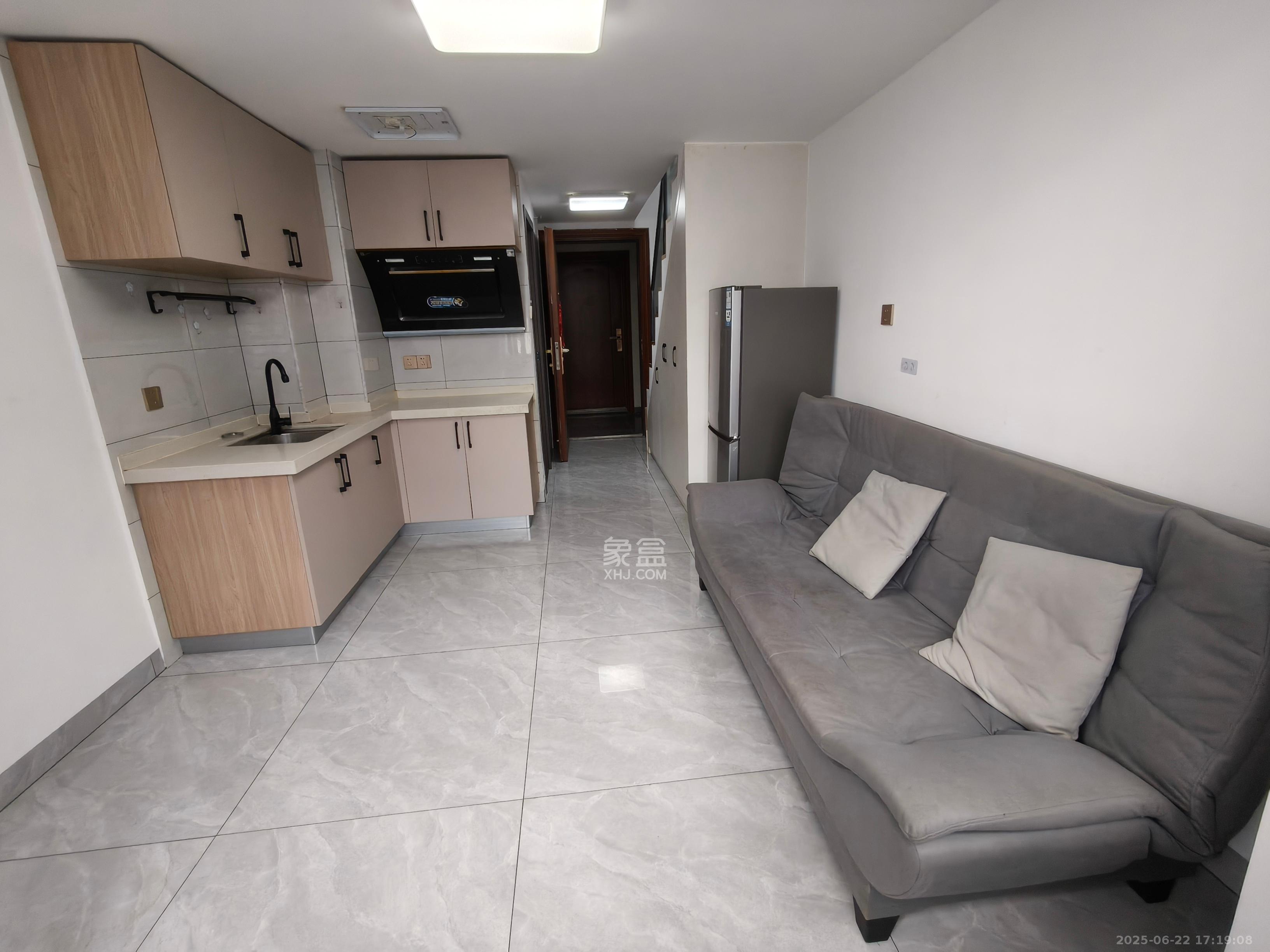 碧桂园星荟  1室1厅1卫    1300.0元/月 碧桂园星荟  1室1厅1卫    1300.0元/月室内图