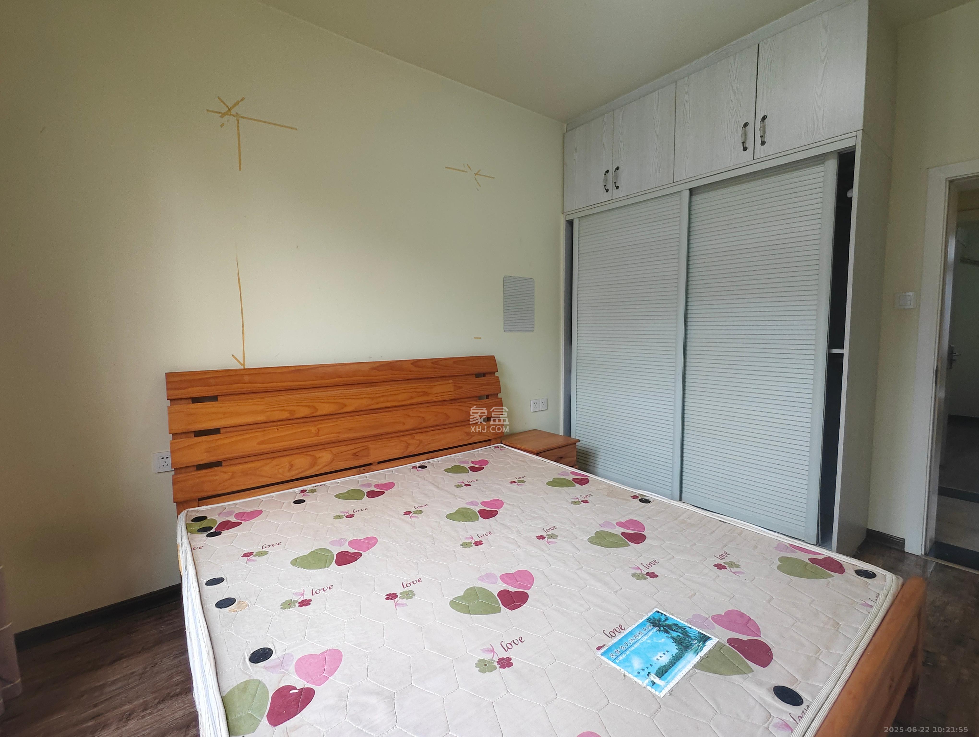 山水湾  3室2厅2卫   2000.00元/月室内图