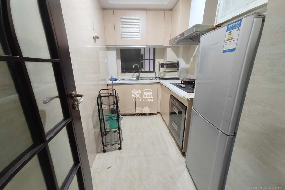 绿地中央广场  3室2厅1卫    2800.0元/月 绿地中央广场  3室2厅1卫    2800.0元/月室内图