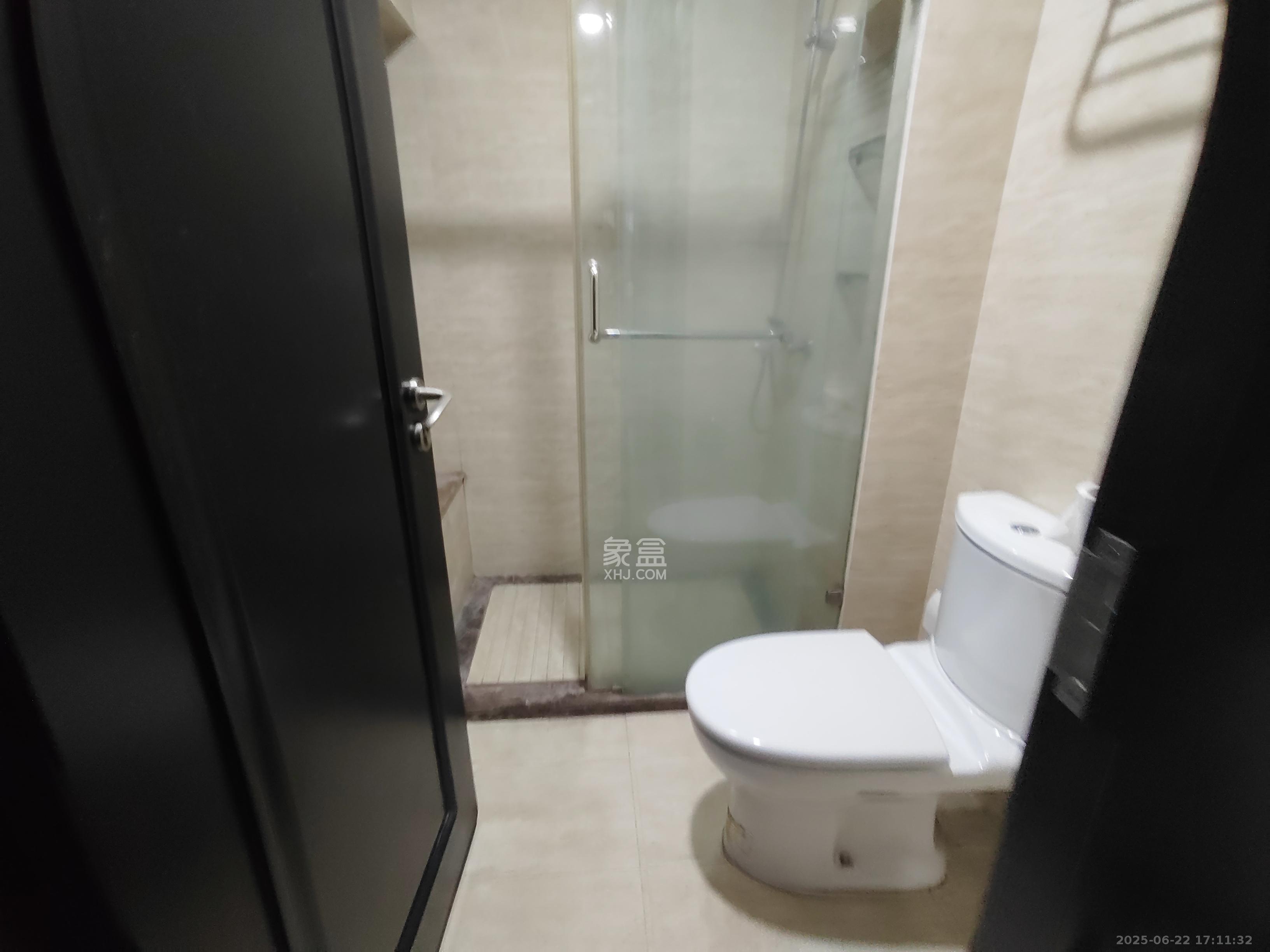 绿地中央广场  3室2厅1卫    2800.0元/月 绿地中央广场  3室2厅1卫    2800.0元/月室内图