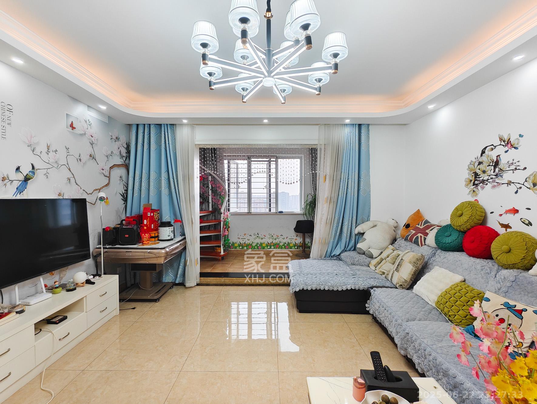 五矿万境水岸二期(五矿万境水岸和苑)  3室2厅2卫    130.0万 五矿万境水岸二期(五矿万境水岸和苑)  3室2厅2卫    130.0万客厅