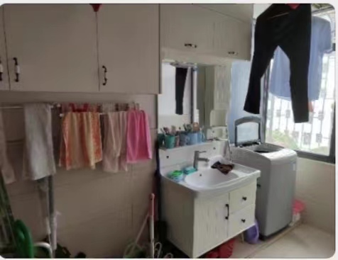 市人大政协机关大院住宅区(老市委) 2室2厅1卫 1200.0元/月 市人大政协机关大院住宅区(老市委) 2室2厅1卫 1200.0元/月室内图