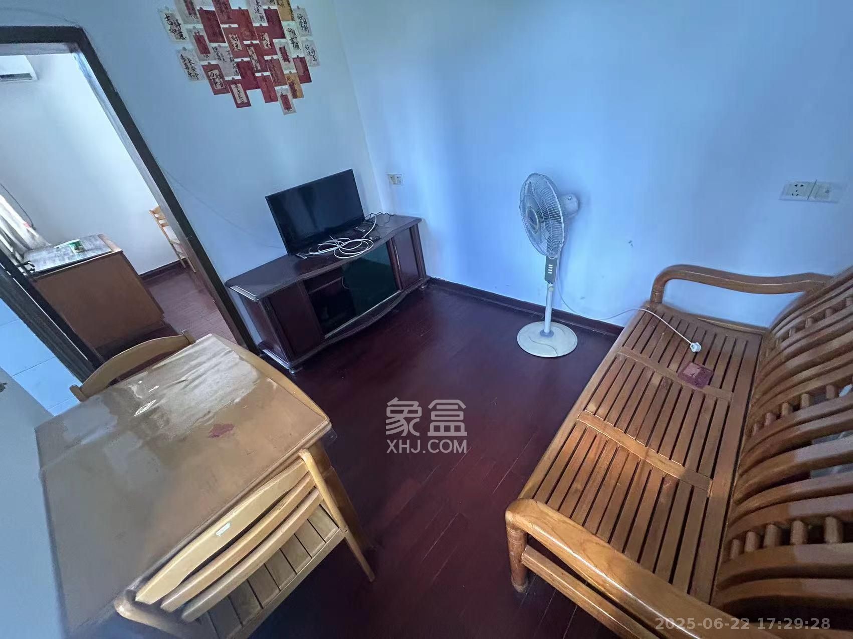 向韶村 2室1厅1卫 1600.0元/月 向韶村 2室1厅1卫 1600.0元/月室内图