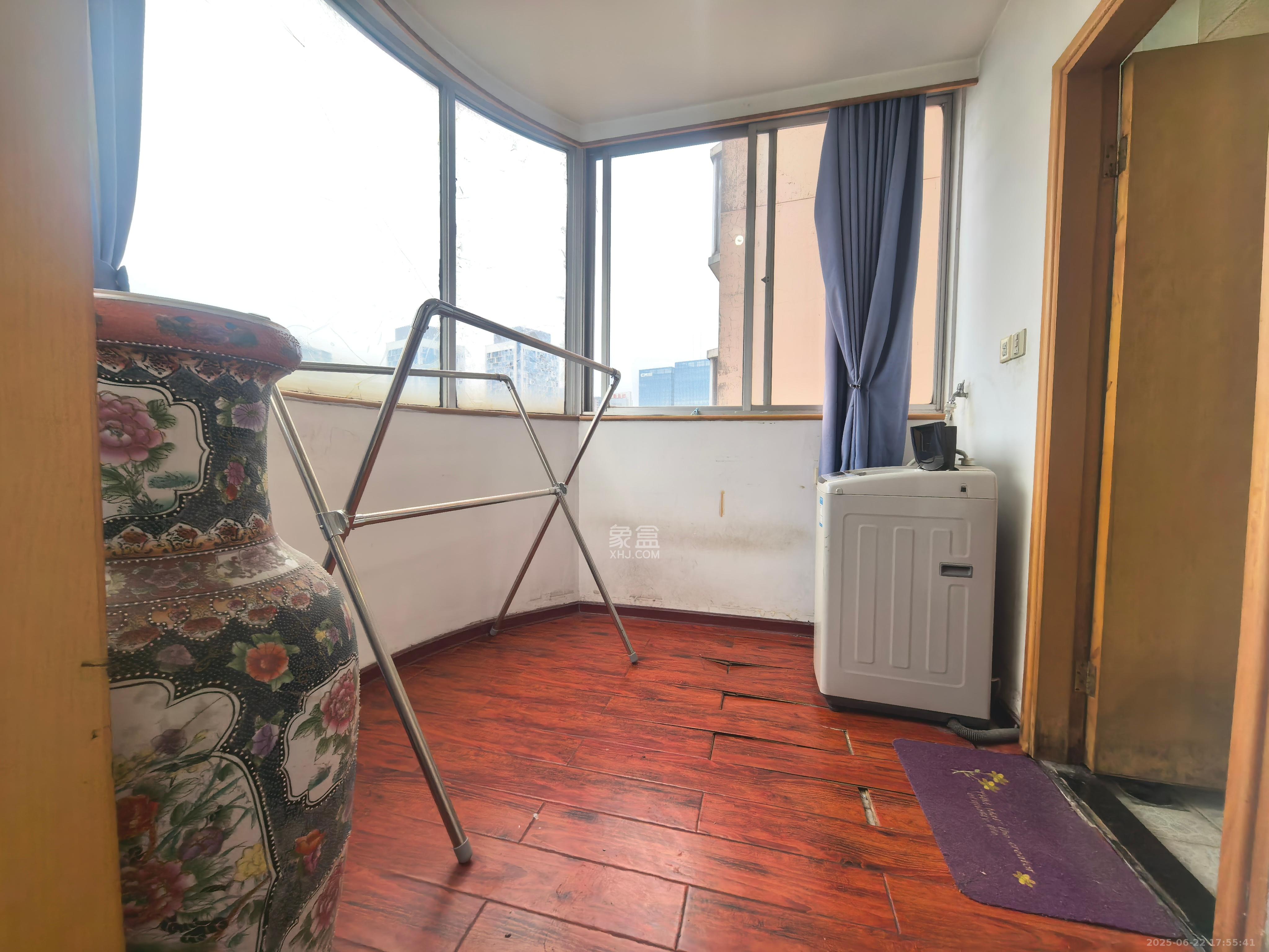 湘农桥社区 3室2厅1卫 2600.0元/月 湘农桥社区 3室2厅1卫 2600.0元/月室内图