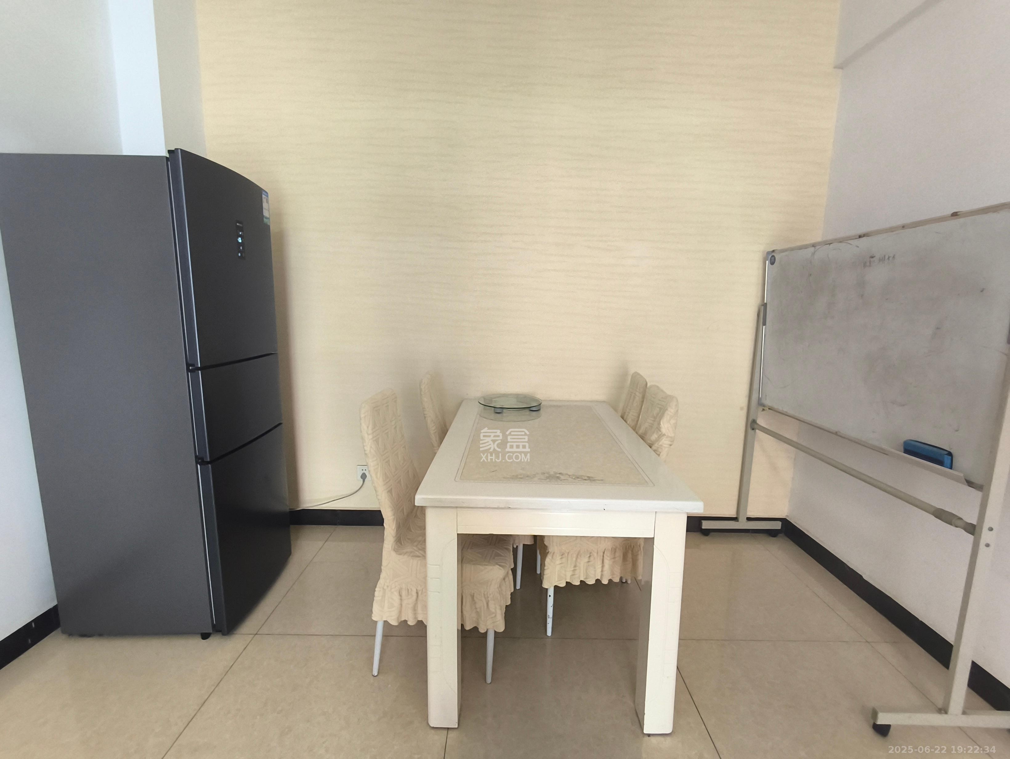 万里时代  3室1厅1卫   2800.00元/月室内图