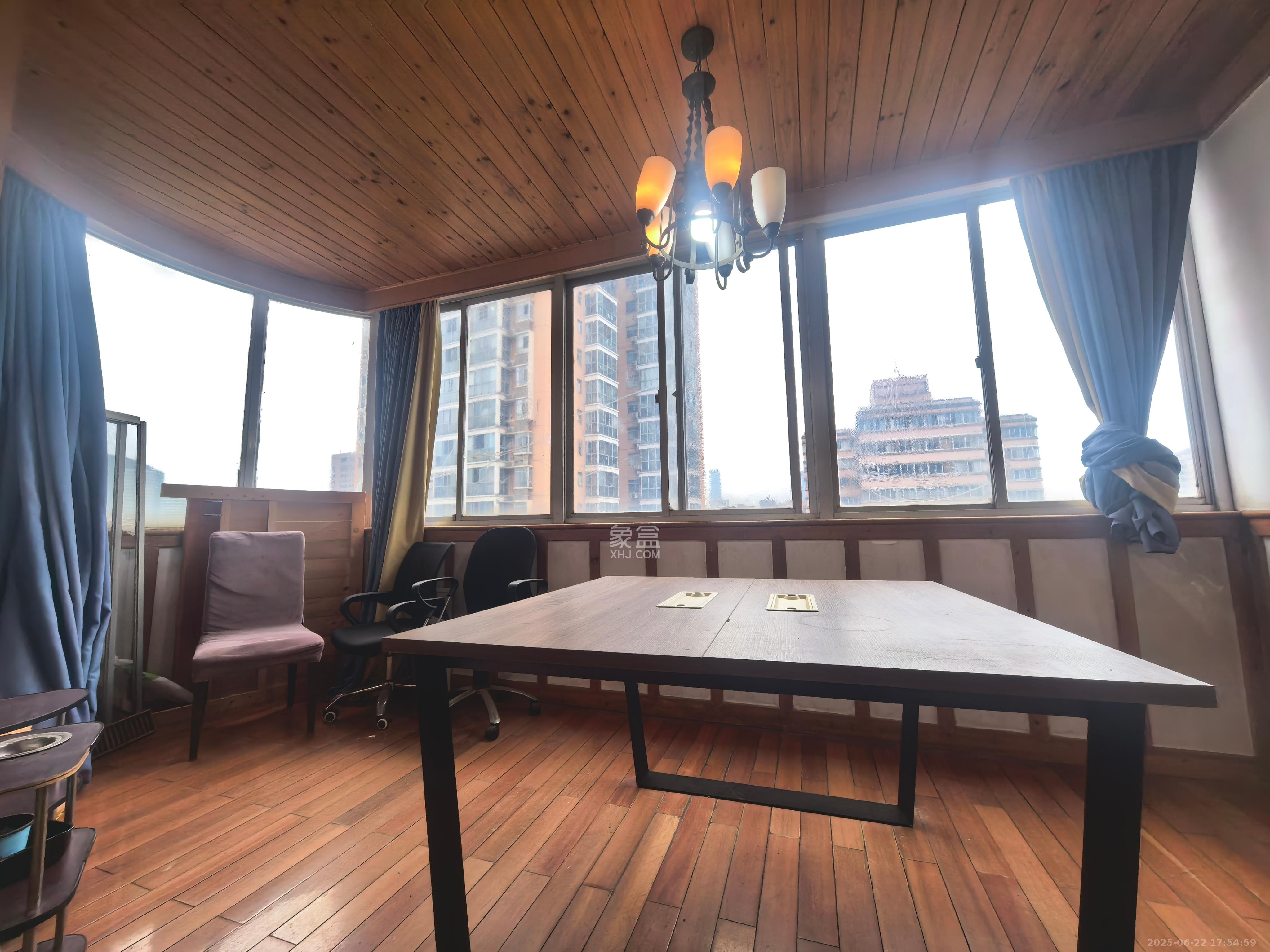 湘农桥社区 3室2厅1卫 2600.0元/月 湘农桥社区 3室2厅1卫 2600.0元/月室内图