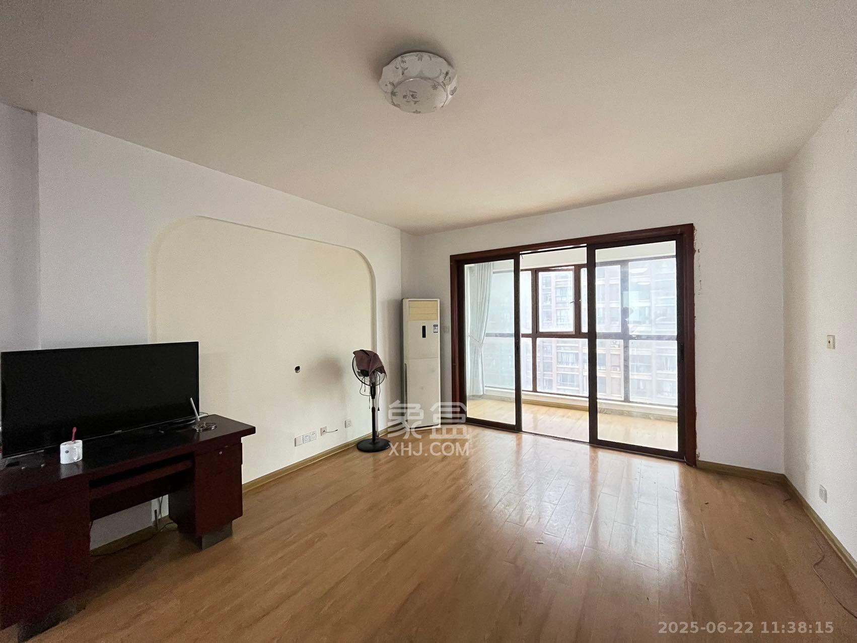 金色溪泉湾 3室2厅2卫 2700.0元/月 金色溪泉湾 3室2厅2卫 2700.0元/月室内图