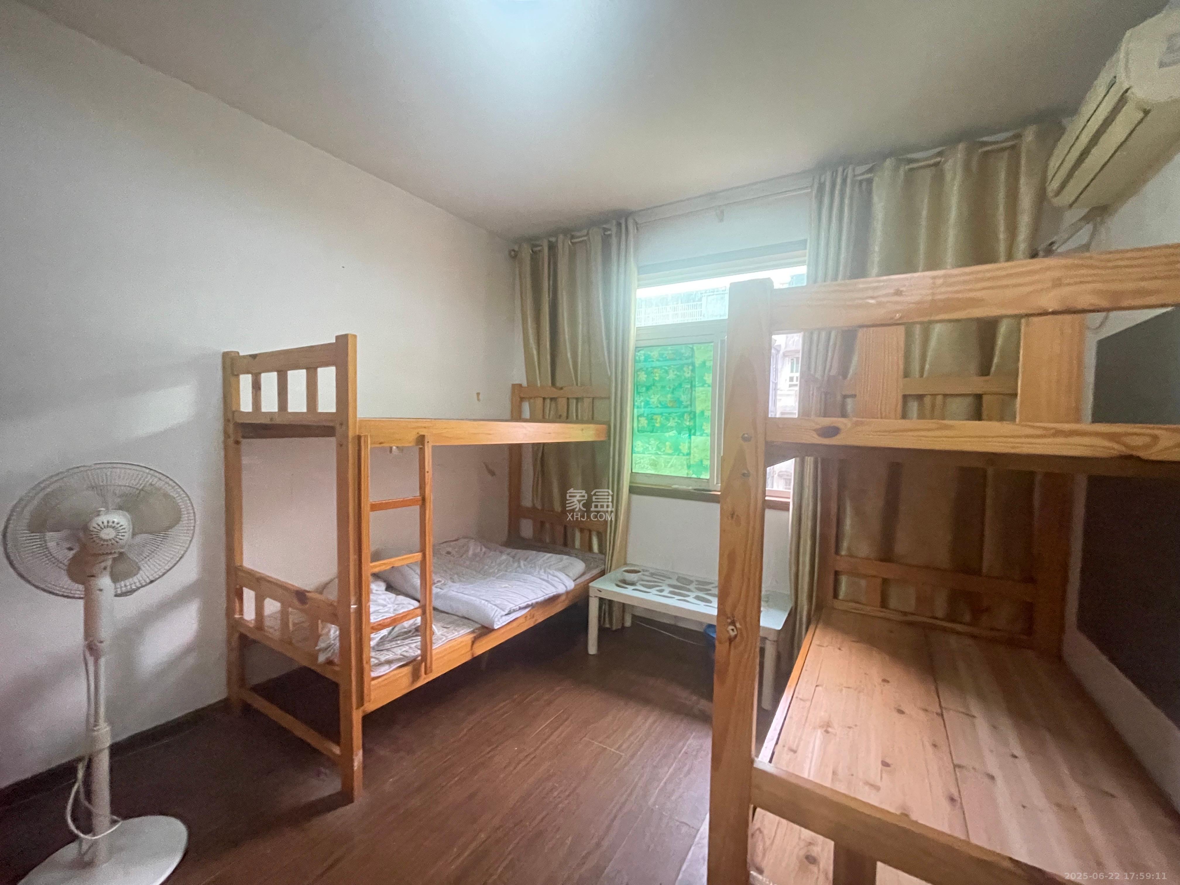 欣安小区  3室2厅2卫   1600.00元/月室内图