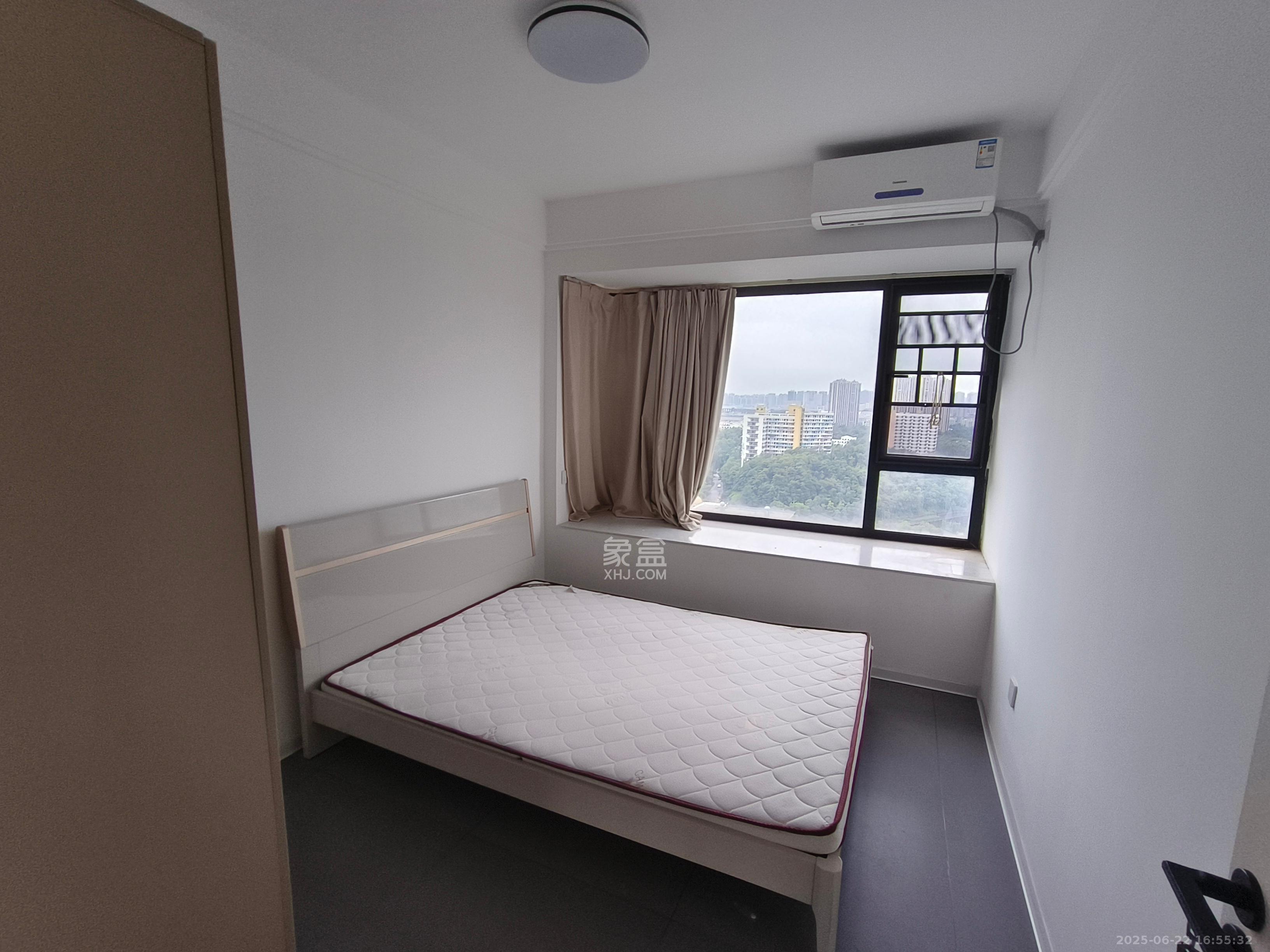 好莱城(弘德西街) 3室2厅2卫 3200.0元/月 好莱城(弘德西街) 3室2厅2卫 3200.0元/月室内图