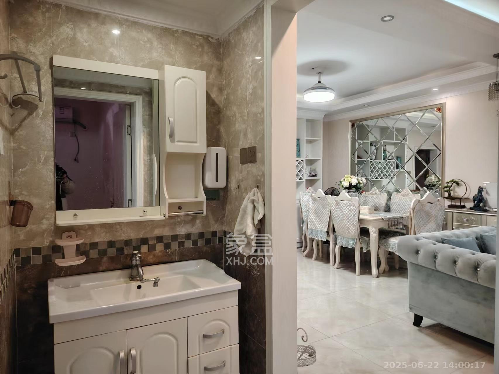 新城新世界一二三期 2室2厅1卫 2800.0元/月 新城新世界一二三期 2室2厅1卫 2800.0元/月室内图