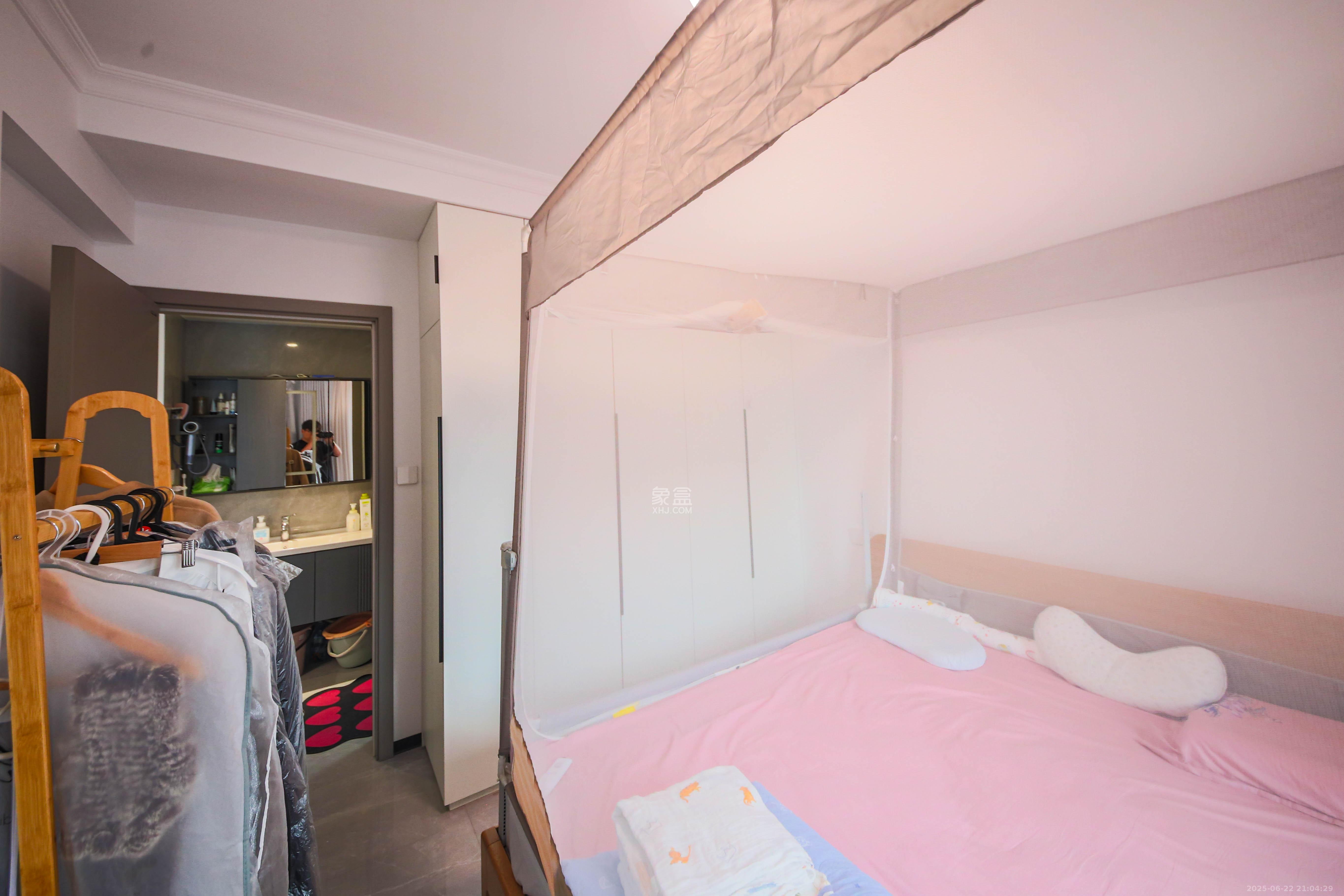 天城国际广场  3室2厅1卫    145.0万 天城国际广场  3室2厅1卫    145.0万卧室