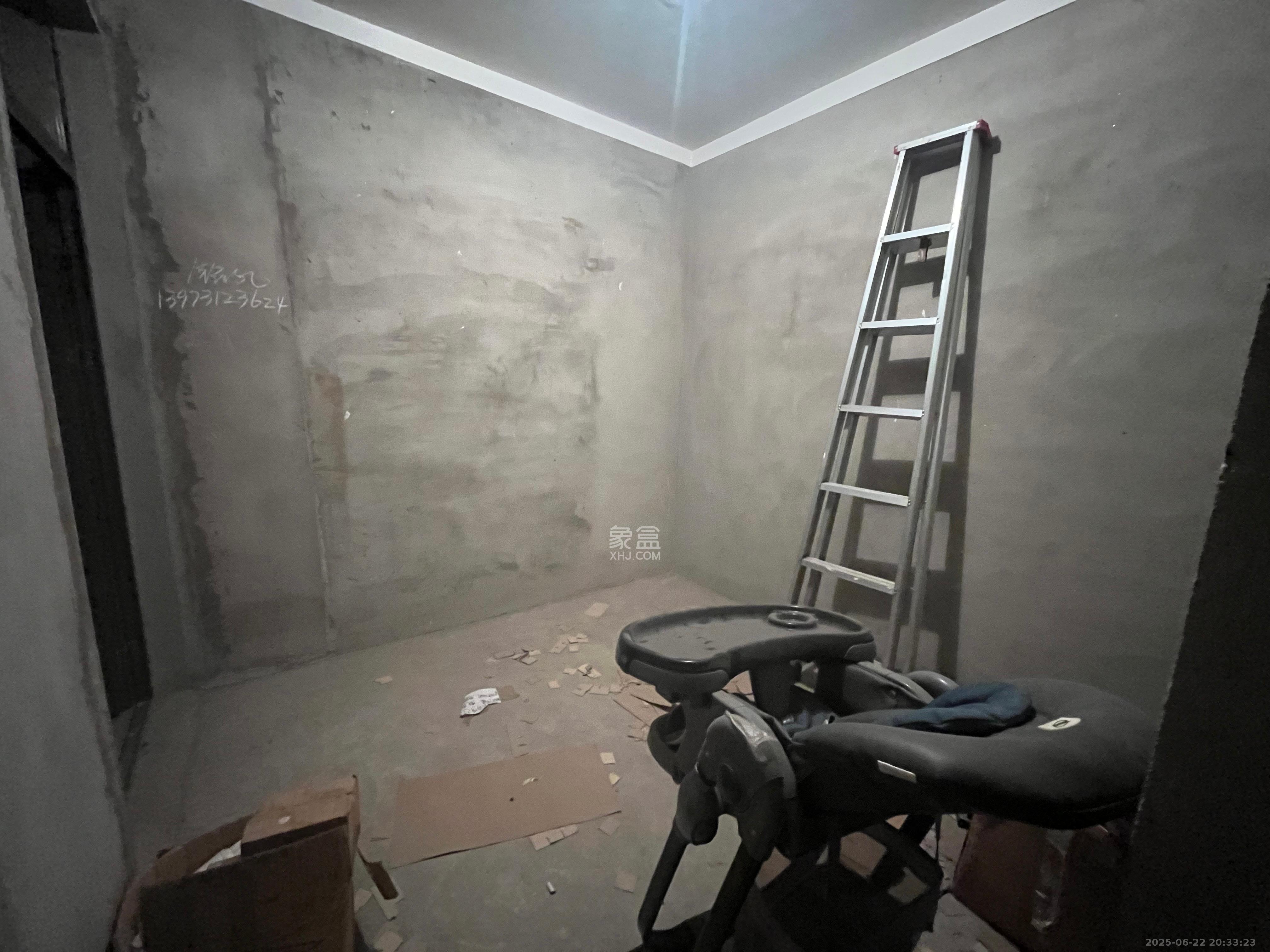 华晨国际公馆 4室2厅2卫 4500.0元/月 华晨国际公馆 4室2厅2卫 4500.0元/月室内图