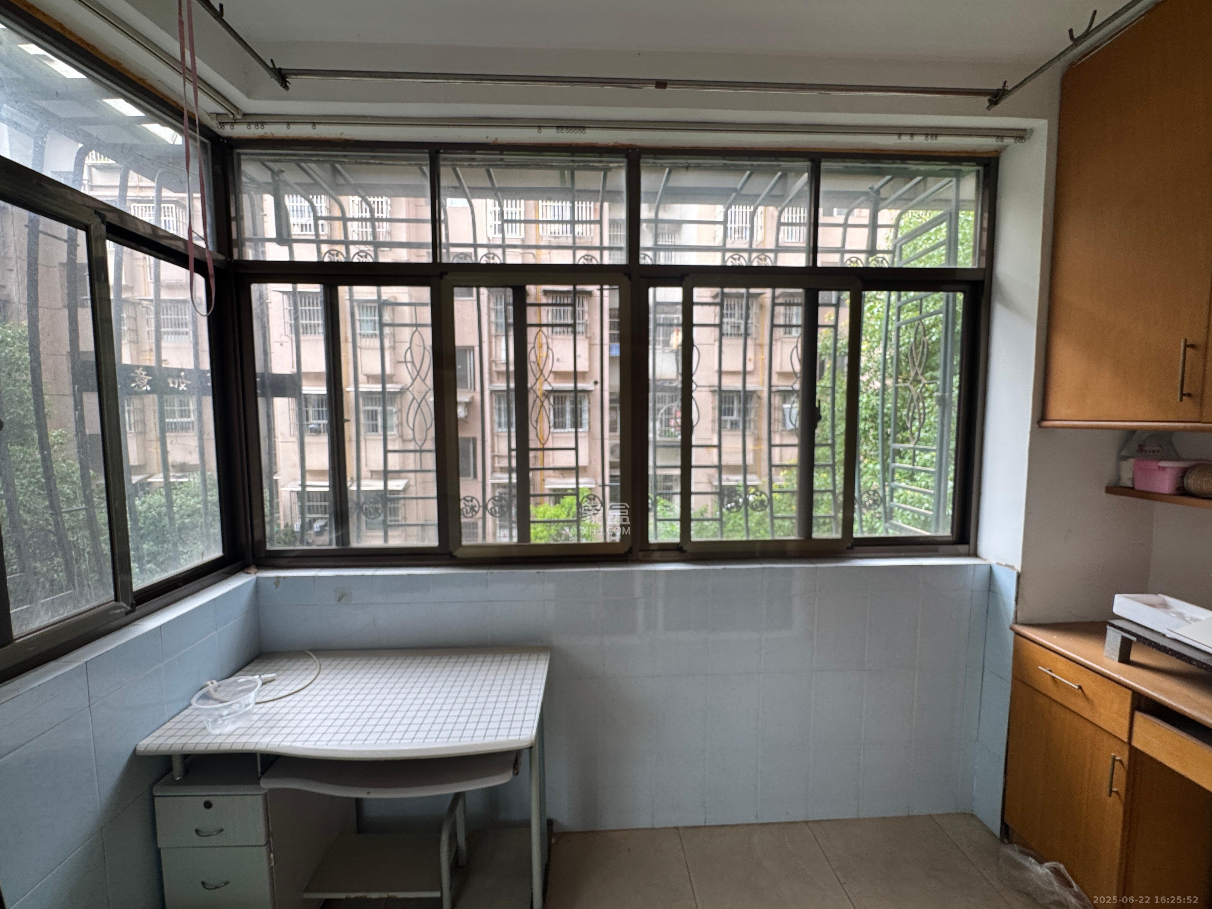 荷晏小区  2室1厅1卫   1800.00元/月室内图