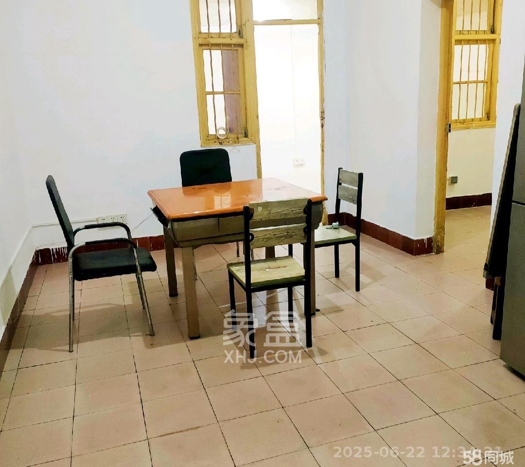 望麓园散盘 1室2厅1卫 2100.0元/月 望麓园散盘 1室2厅1卫 2100.0元/月室内图