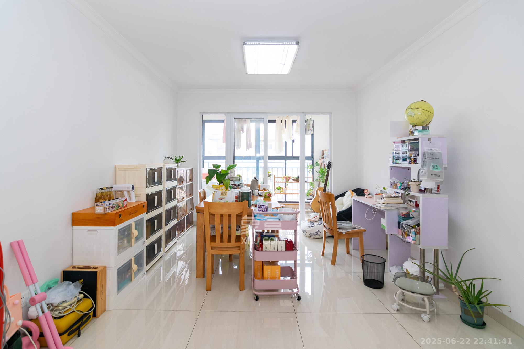 荣盛岳麓峰景 3室2厅2卫 66.0万 荣盛岳麓峰景 3室2厅2卫 66.0万客厅