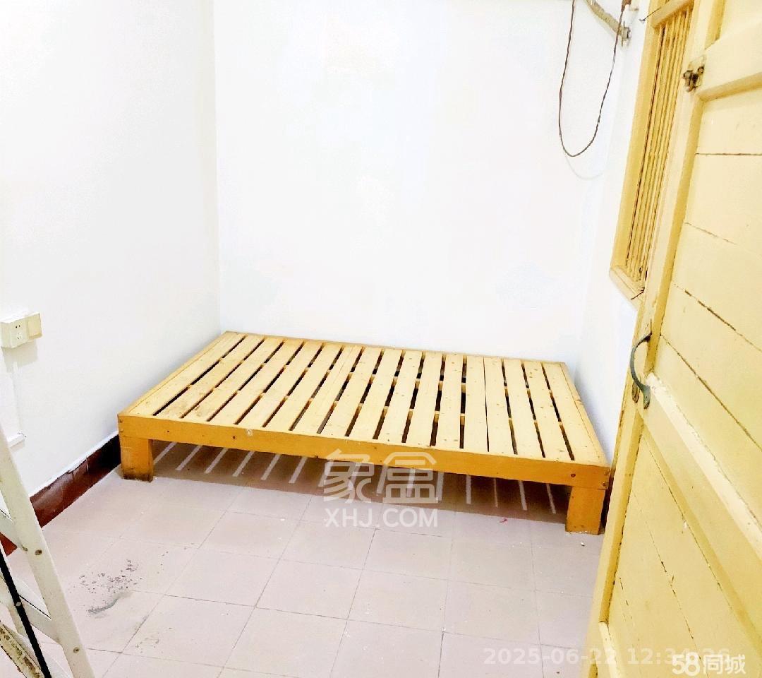 望麓园散盘 1室2厅1卫 2100.0元/月 望麓园散盘 1室2厅1卫 2100.0元/月室内图