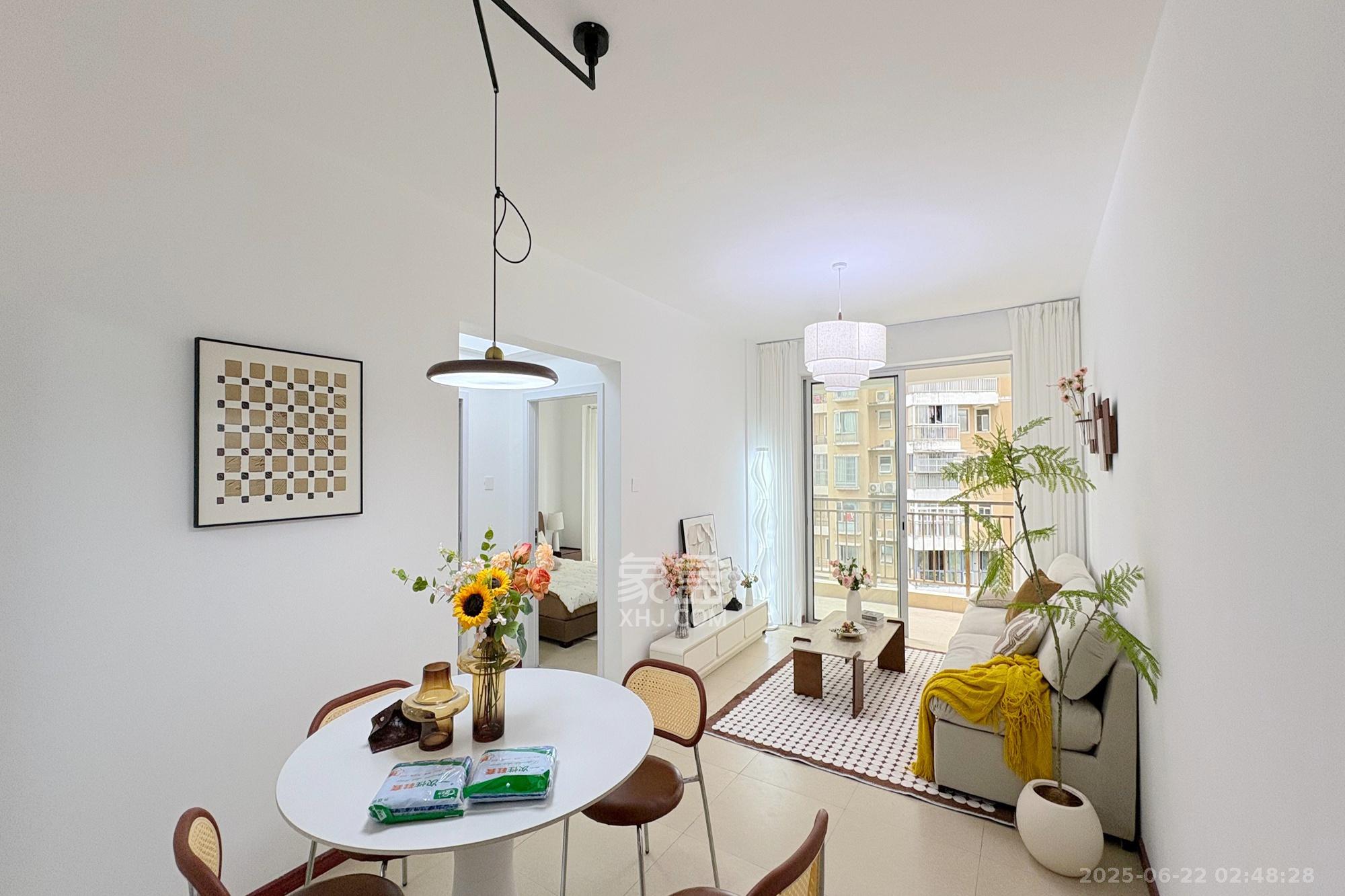 凯通国际城（凯通朝庭）  2室1厅1卫    55.0万客厅