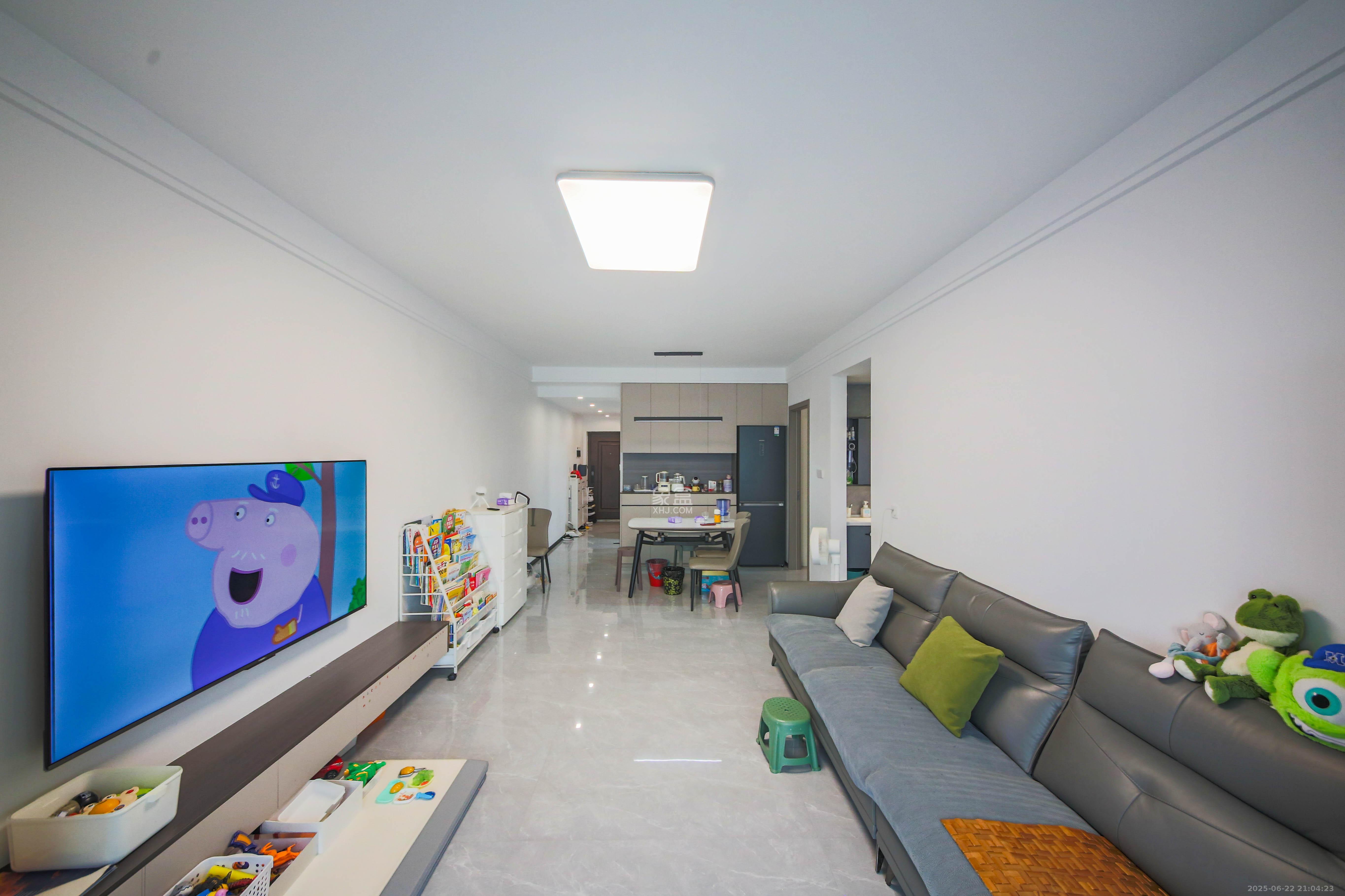 天城国际广场  3室2厅1卫    145.0万 天城国际广场  3室2厅1卫    145.0万客厅