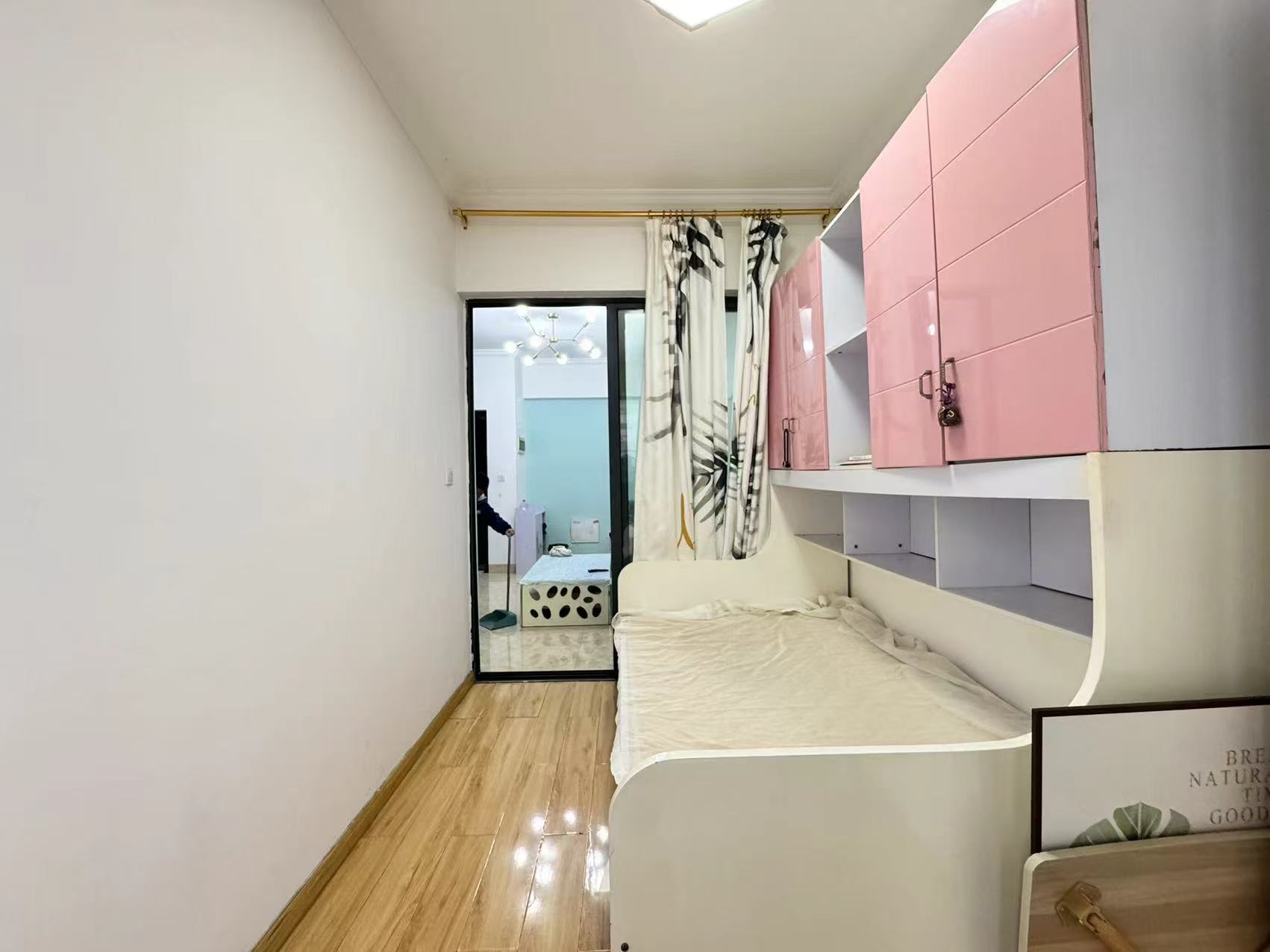 中建国际大厦  2室1厅1卫   1600.00元/月