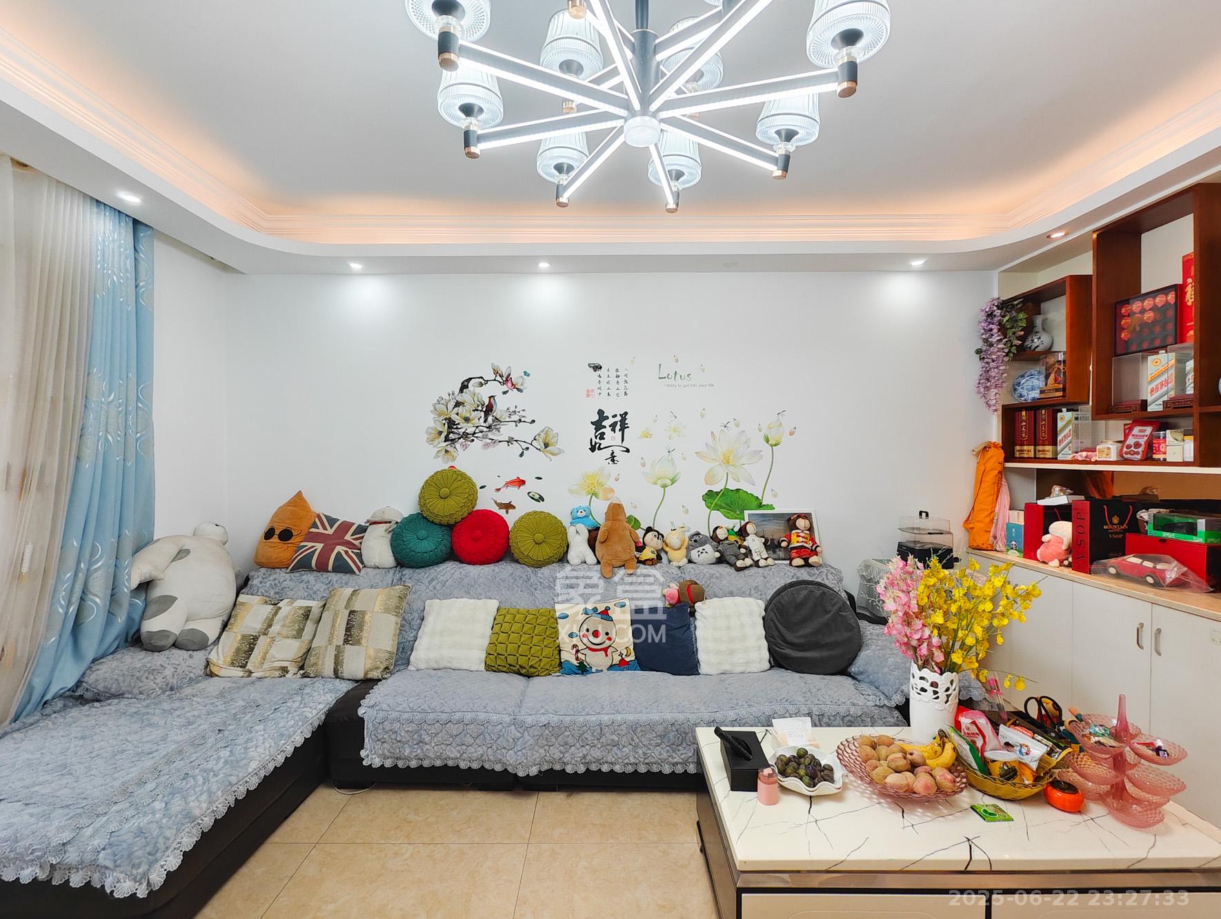 五矿万境水岸二期(五矿万境水岸和苑)  3室2厅2卫    130.0万 五矿万境水岸二期(五矿万境水岸和苑)  3室2厅2卫    130.0万客厅