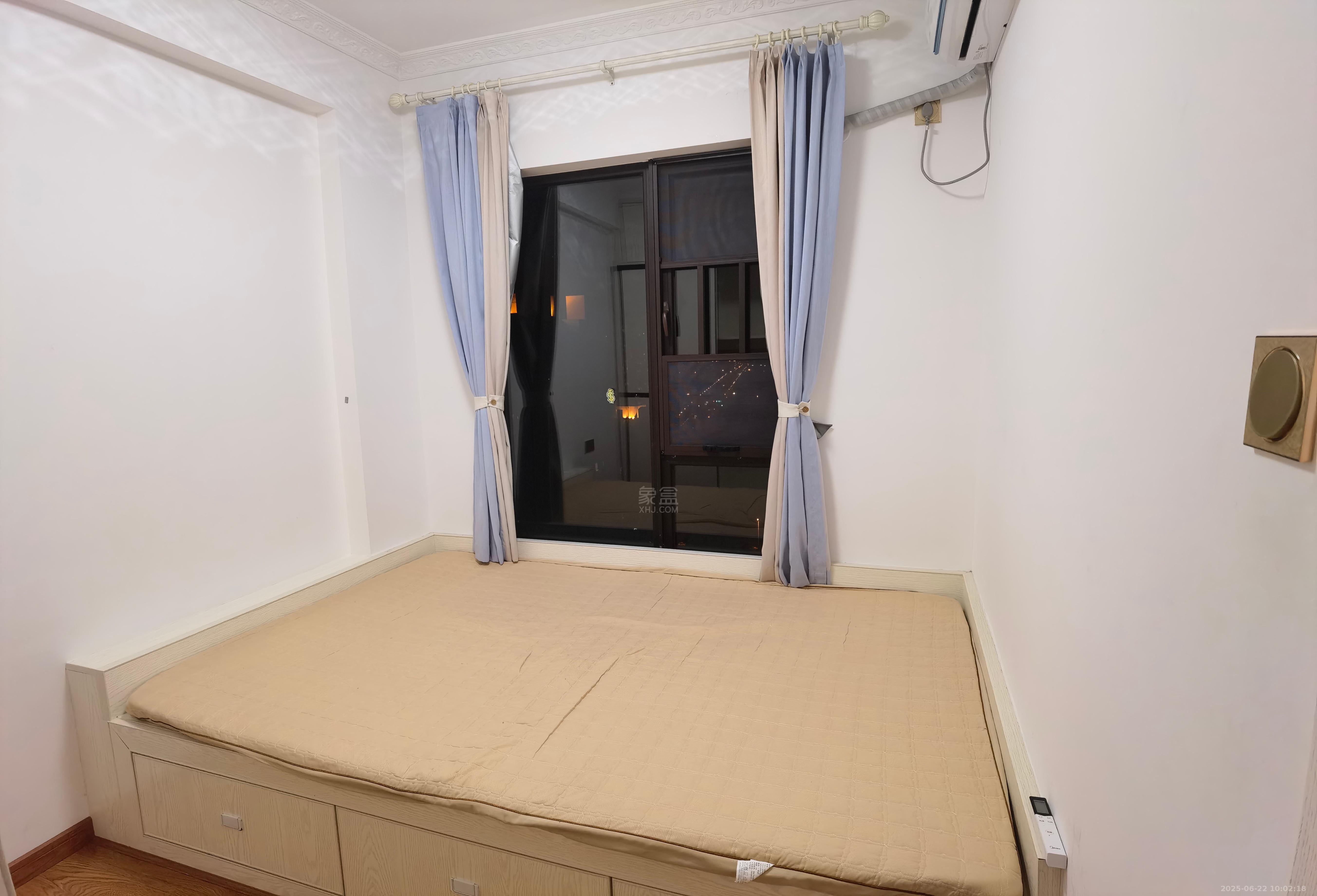 蓝溪谷 3室2厅2卫 2200.0元/月 蓝溪谷 3室2厅2卫 2200.0元/月室内图