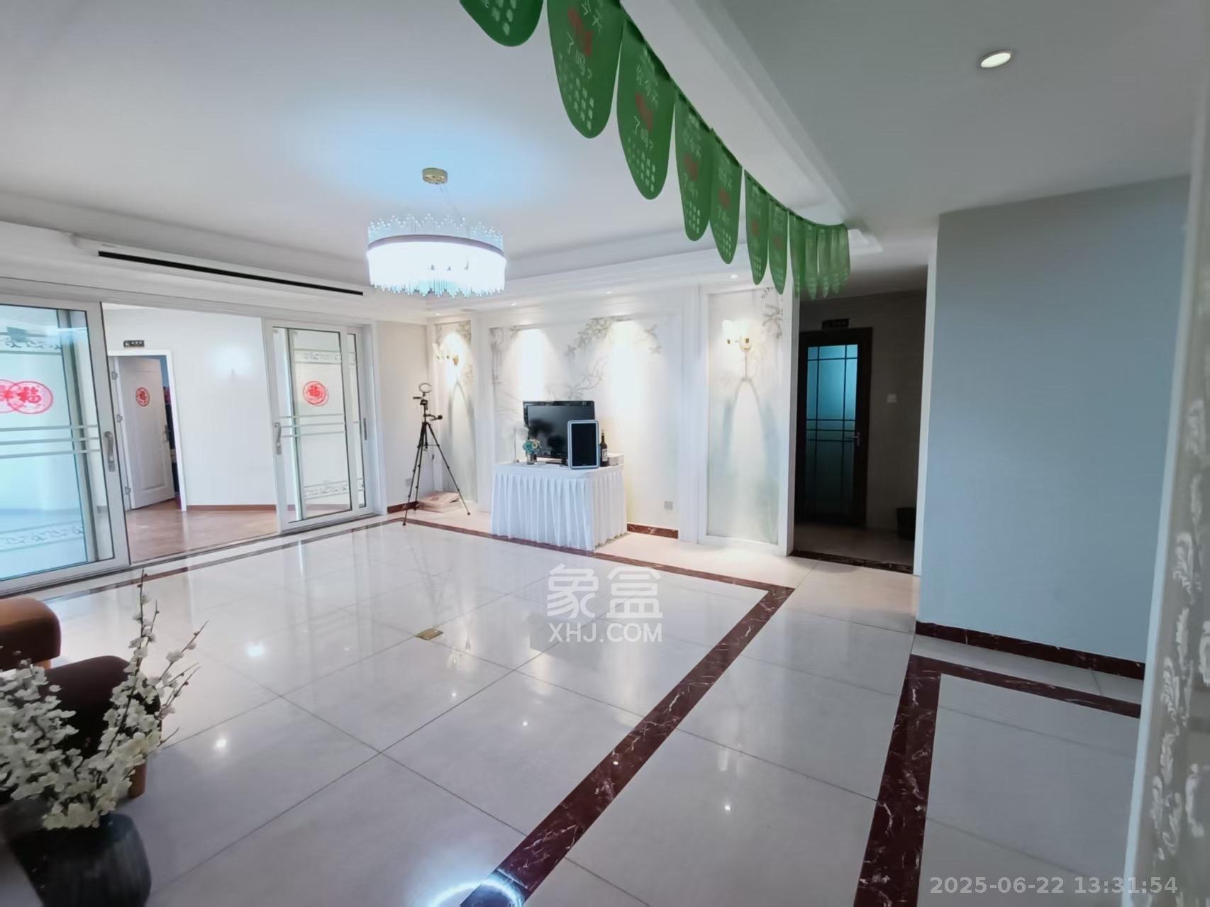 湘江世纪城富湾国际 6室2厅2卫 10000.0元/月 湘江世纪城富湾国际 6室2厅2卫 10000.0元/月室内图