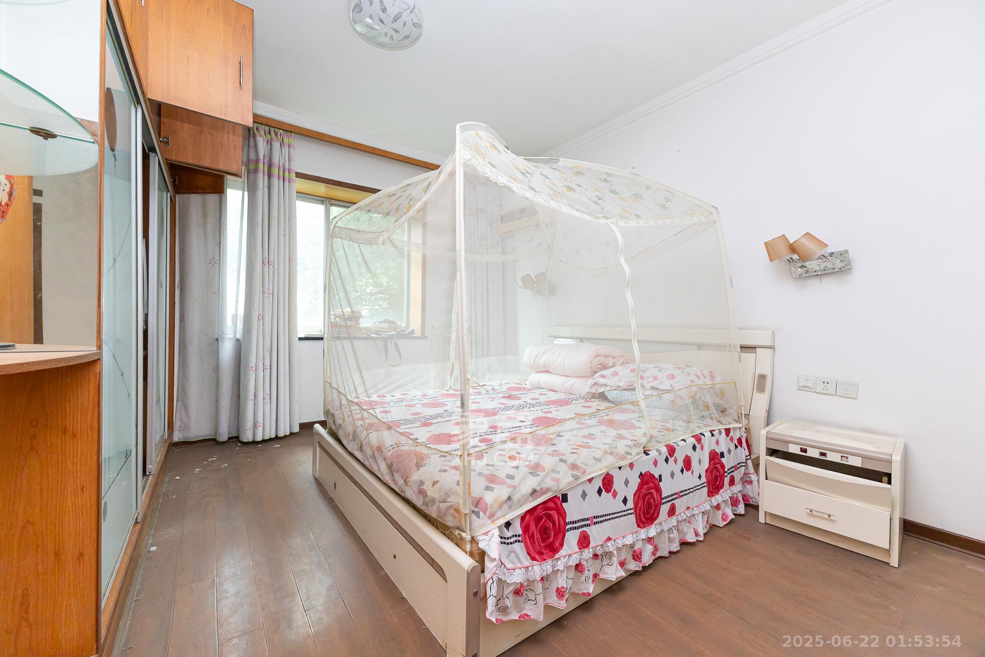 长高圆梦佳苑 3室2厅2卫 65.0万 长高圆梦佳苑 3室2厅2卫 65.0万卧室