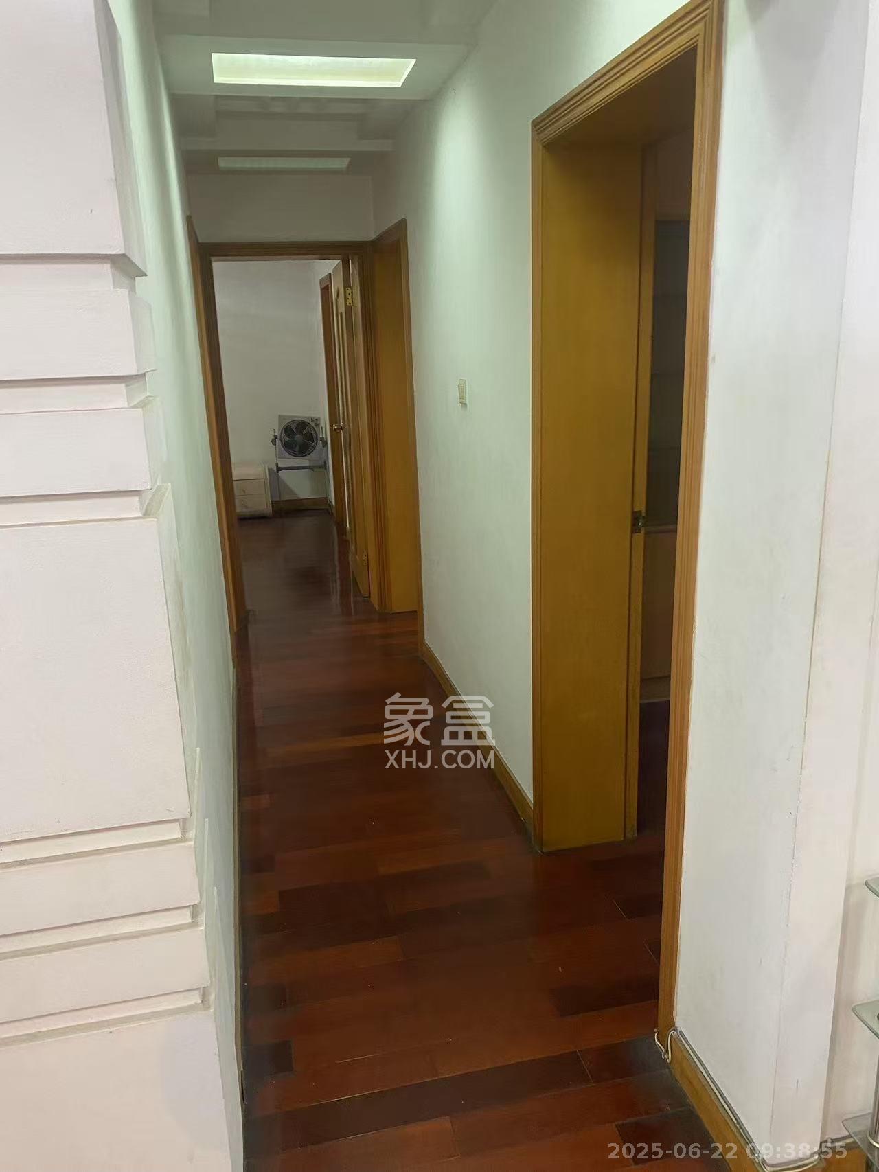 科教新村  4室2厅2卫   3000.00元/月室内图