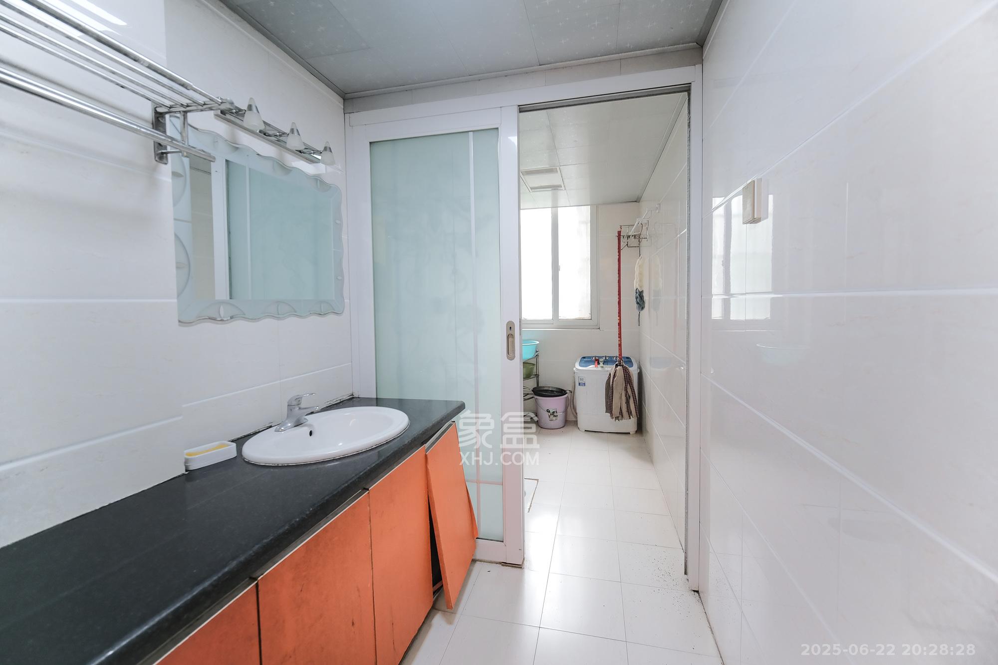 万丽景园 3室2厅2卫 76.8万 万丽景园 3室2厅2卫 76.8万卫生间