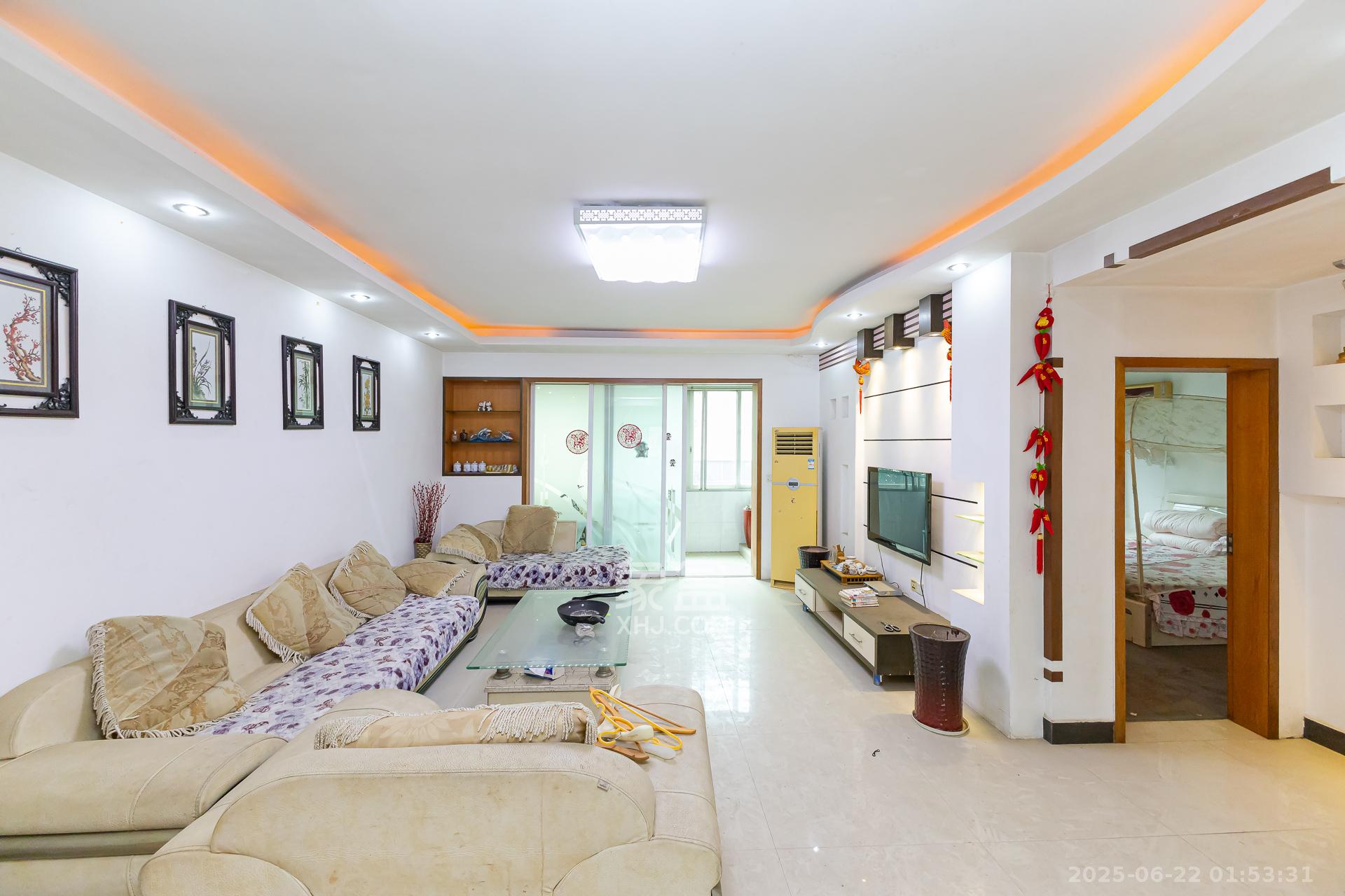 长高圆梦佳苑 3室2厅2卫 65.0万 长高圆梦佳苑 3室2厅2卫 65.0万客厅