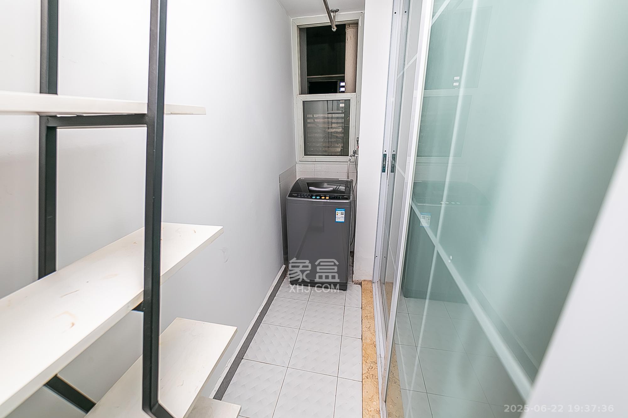 东怡外国(南湖一号) 1室1厅1卫 37.0万 东怡外国(南湖一号) 1室1厅1卫 37.0万其他