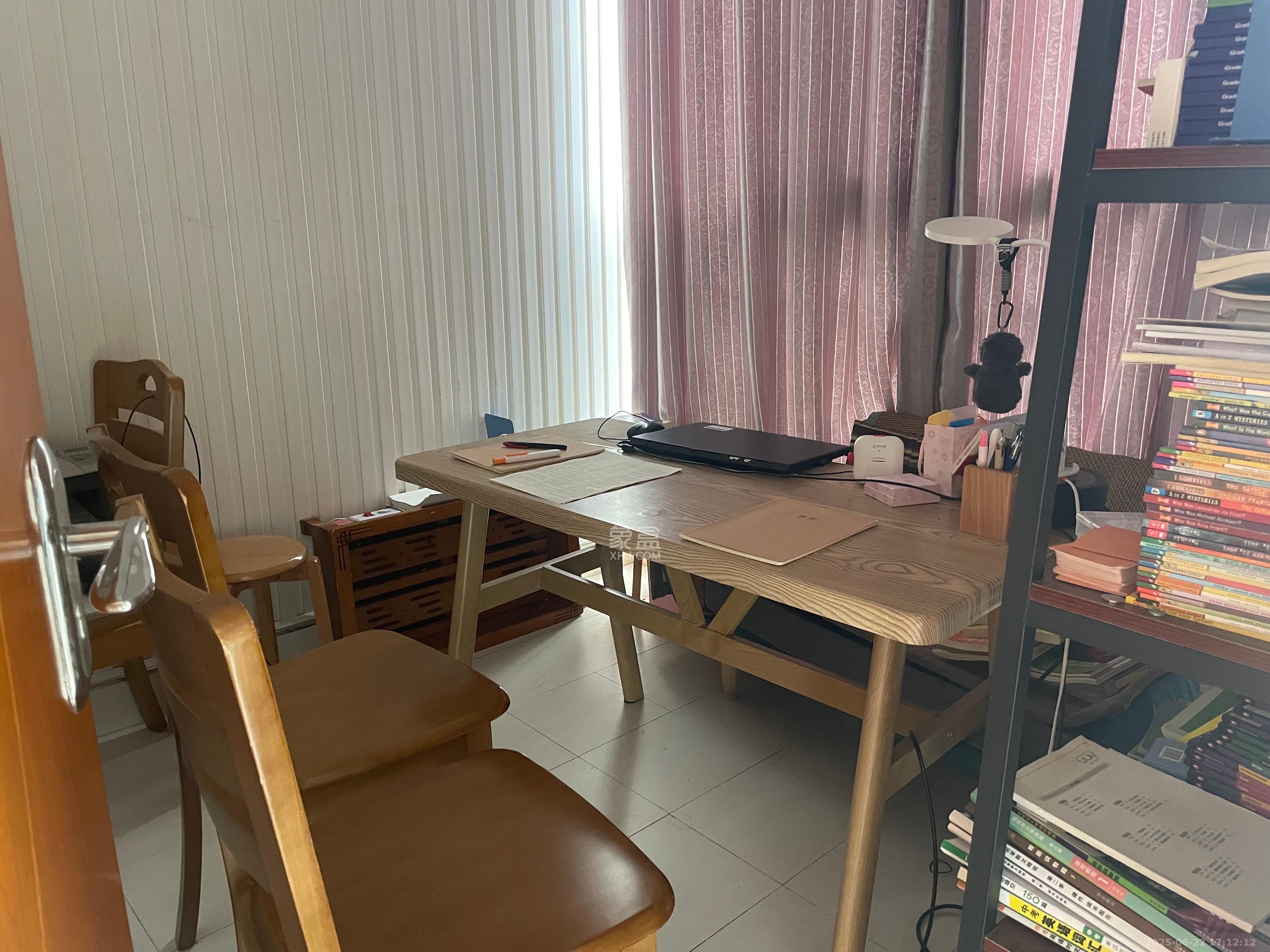 江山帝景雅典  3室1厅2卫   2200.00元/月室内图