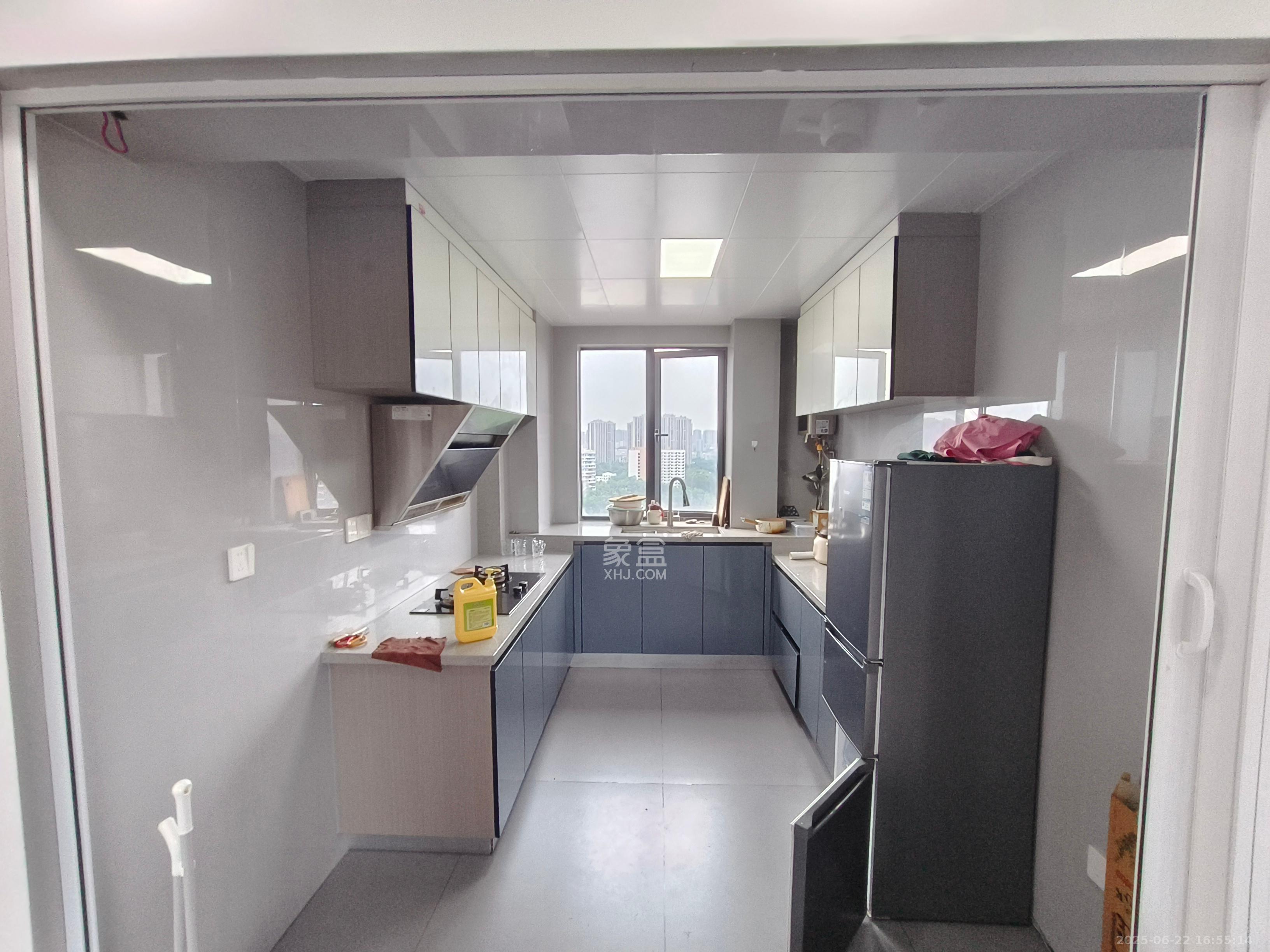 好莱城(弘德西街) 3室2厅2卫 3200.0元/月 好莱城(弘德西街) 3室2厅2卫 3200.0元/月室内图