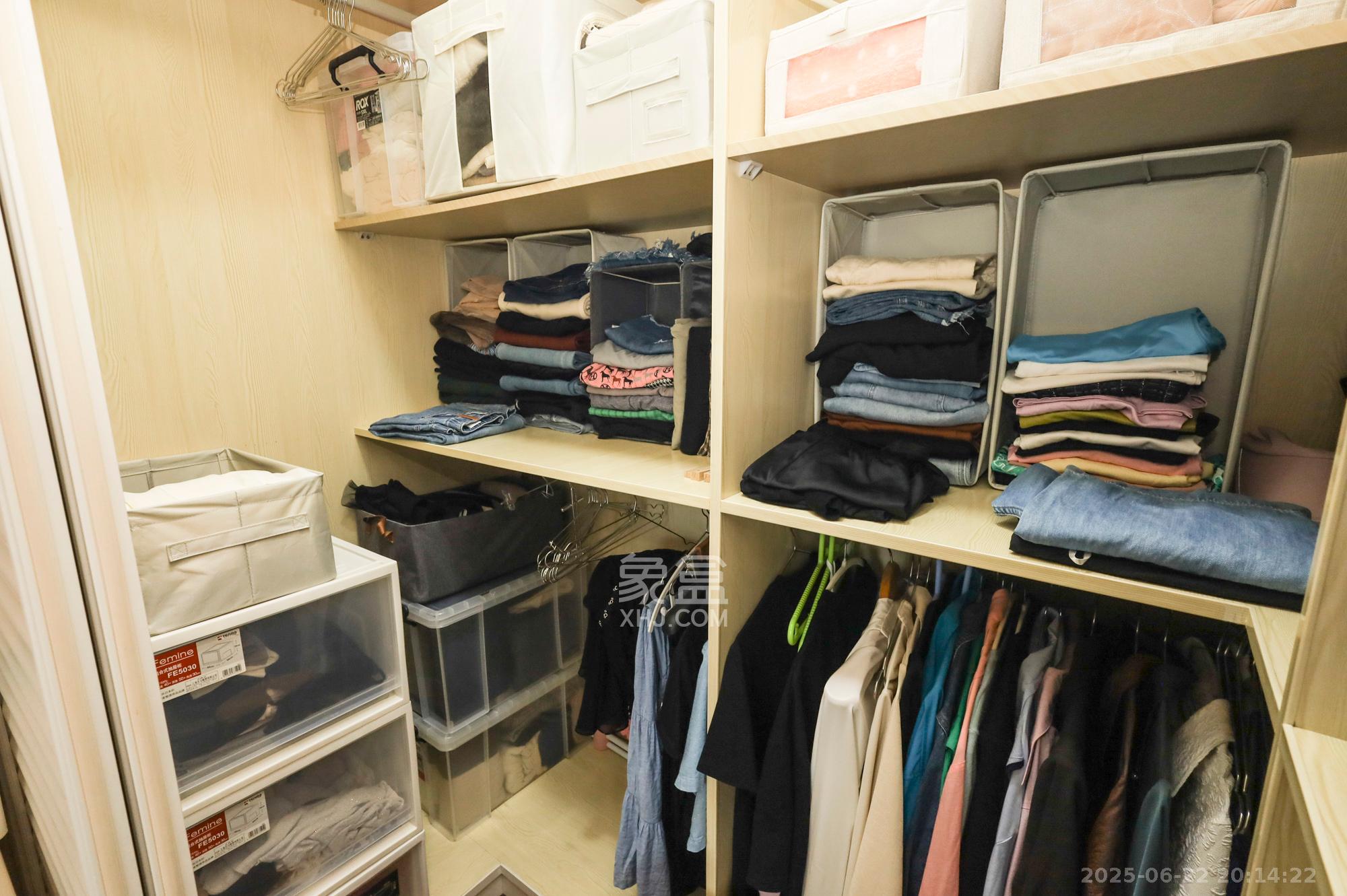 秀峰景园(领秀峰) 3室2厅2卫 90.0万 秀峰景园(领秀峰) 3室2厅2卫 90.0万卧室