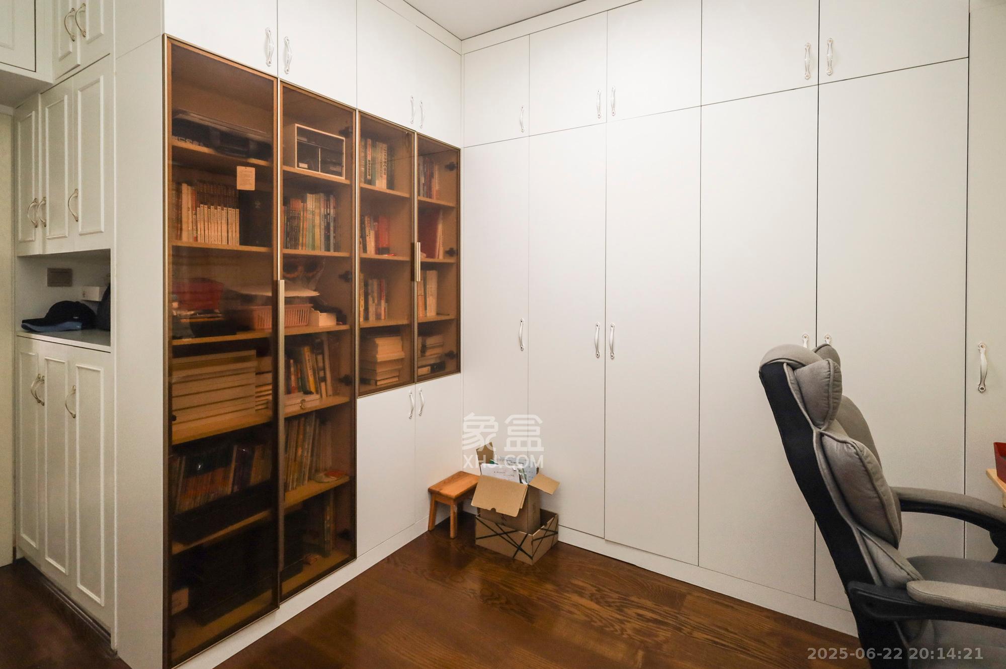 秀峰景园(领秀峰) 3室2厅2卫 90.0万 秀峰景园(领秀峰) 3室2厅2卫 90.0万卧室