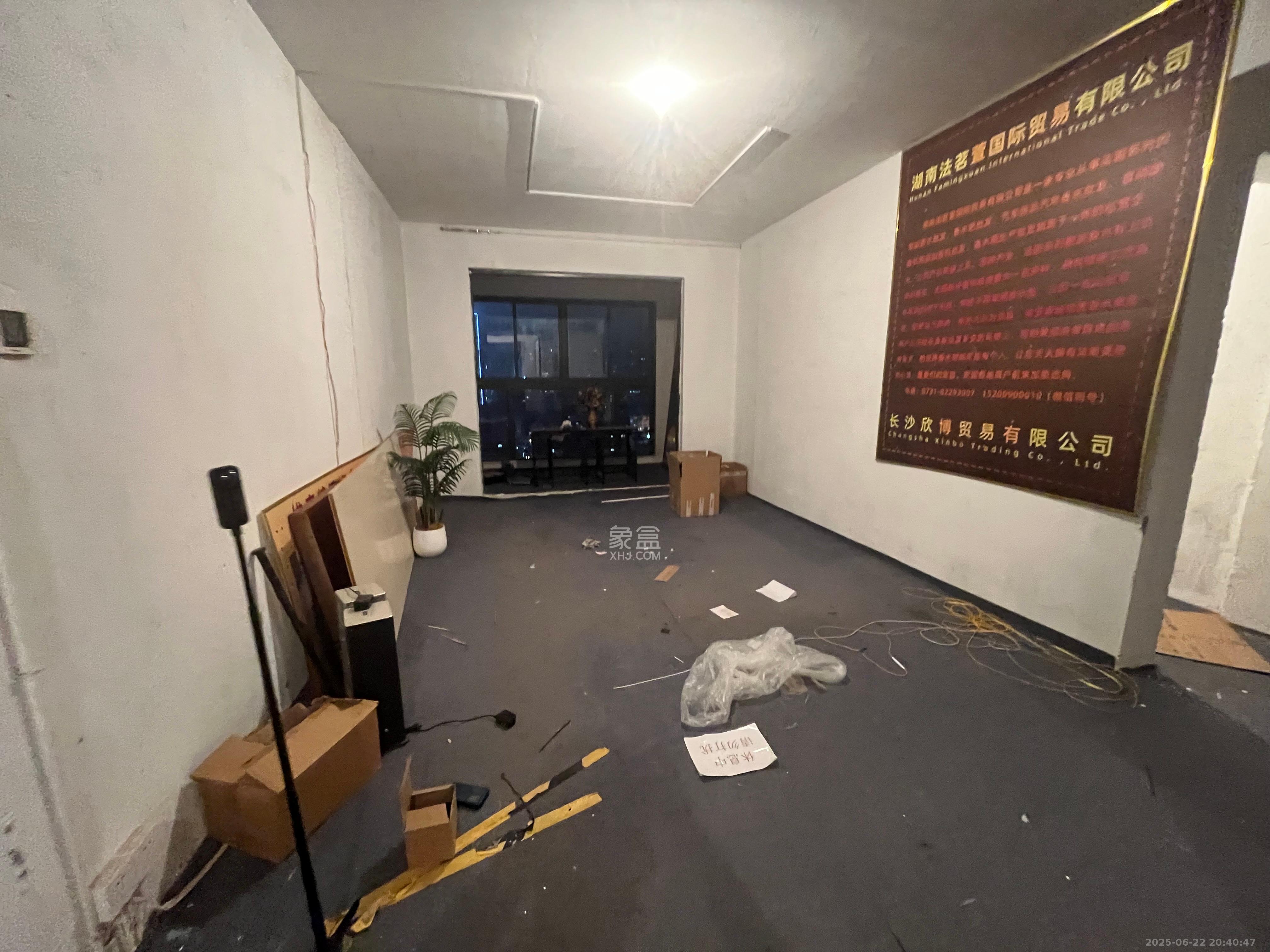 华晨国际公馆 4室2厅2卫 4500.0元/月 华晨国际公馆 4室2厅2卫 4500.0元/月室内图