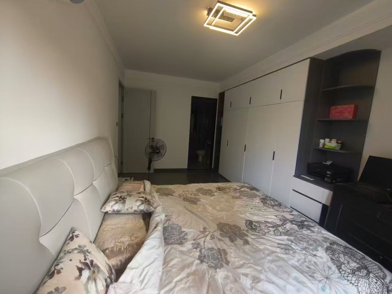 荣盛中央御府  3室2厅2卫   1800.00元/月室内图