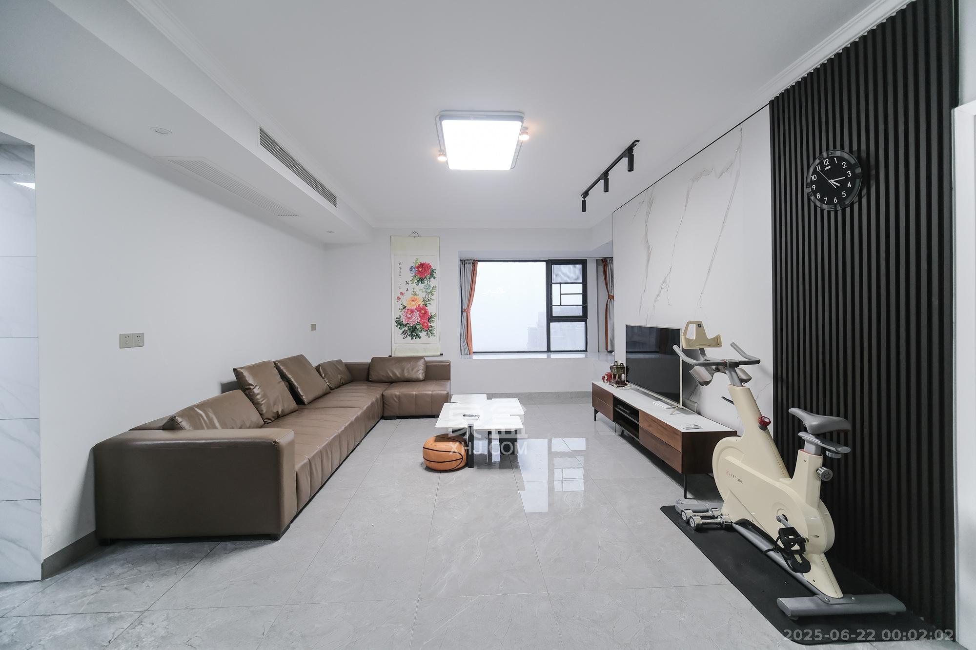 三一街区  4室2厅2卫    108.0万