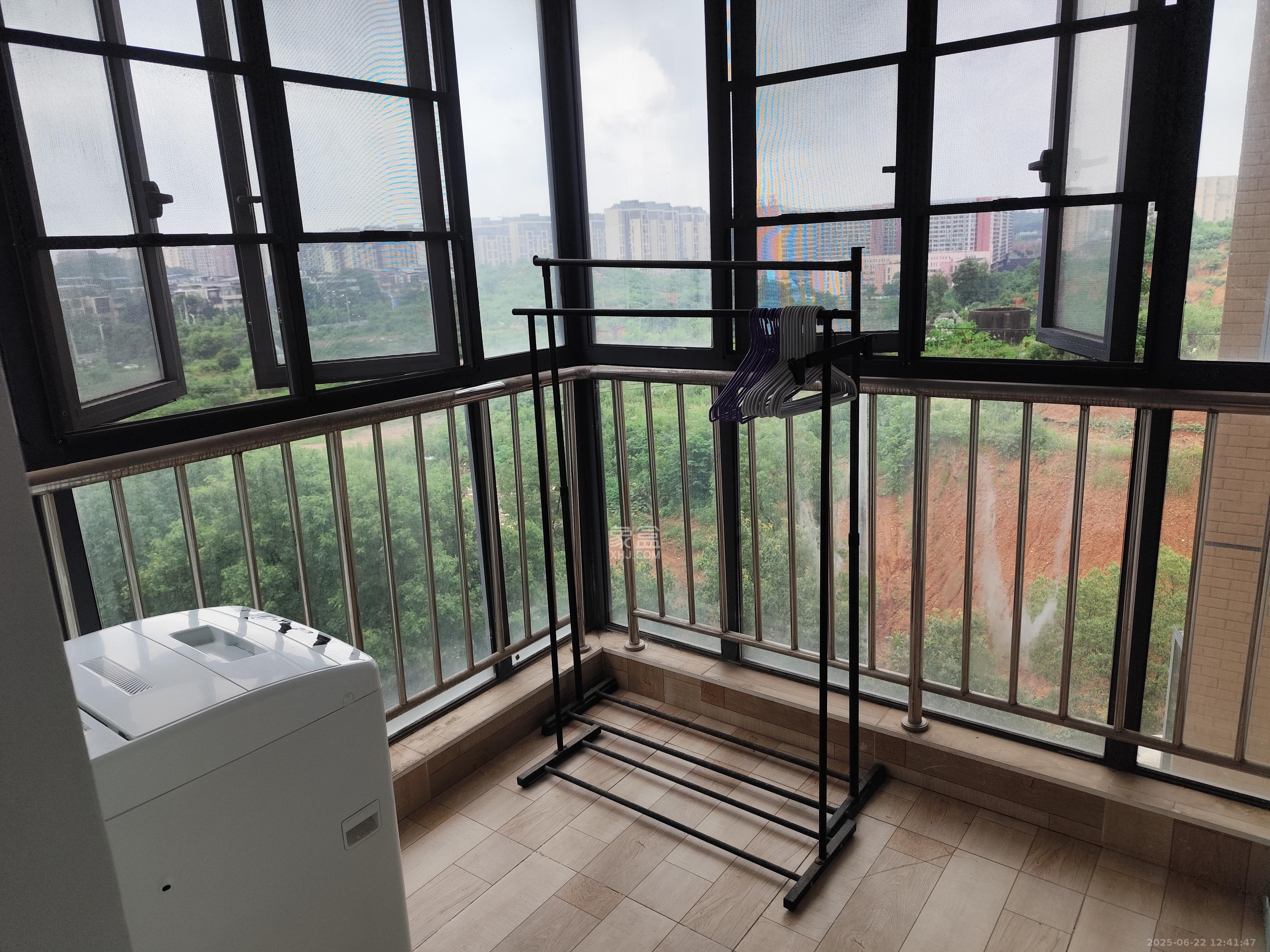 和美星城  1室2厅2卫    1300.0元/月 和美星城  1室2厅2卫    1300.0元/月室内图