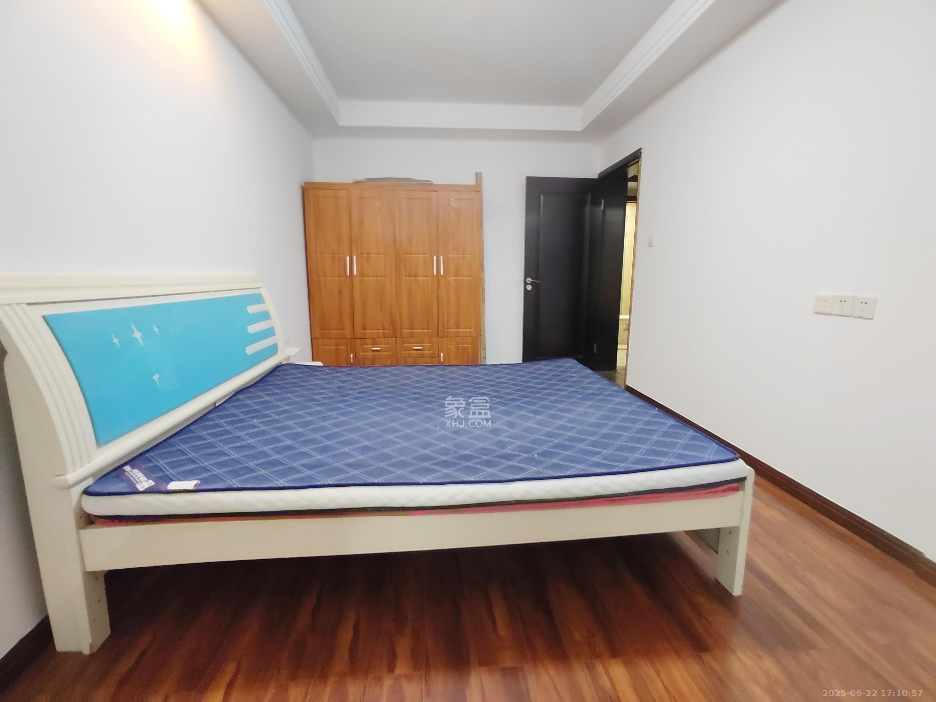 绿地中央广场  3室2厅1卫    2800.0元/月 绿地中央广场  3室2厅1卫    2800.0元/月室内图