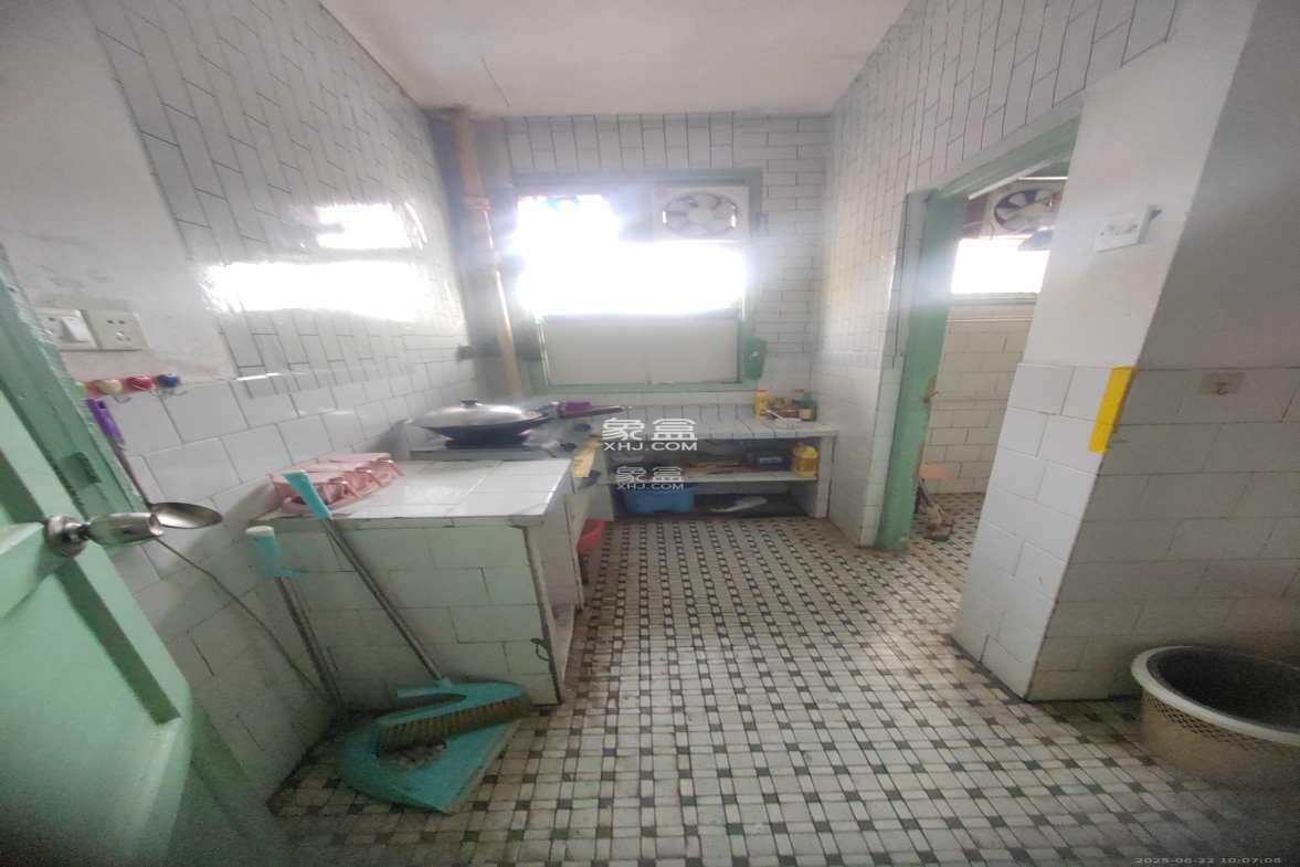 上人民医院宿舍/省人民医院宿舍(产权下麻园湾77号) 2室1厅1卫 1300.0元/月 上人民医院宿舍/省人民医院宿舍(产权下麻园湾77号) 2室1厅1卫 1300.0元/月室内图