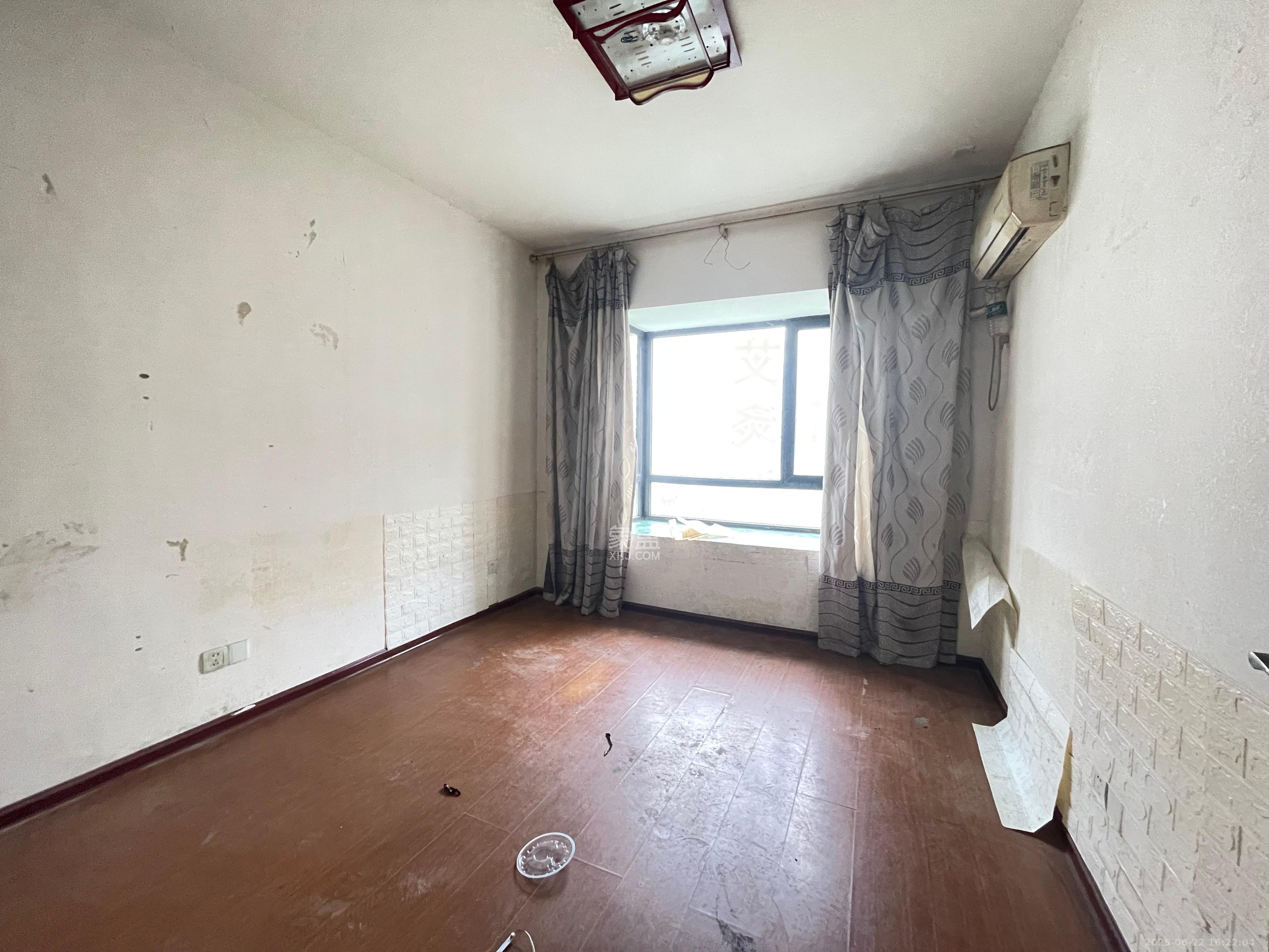 西子湖畔沃府  4室2厅2卫    2600.0元/月室内图